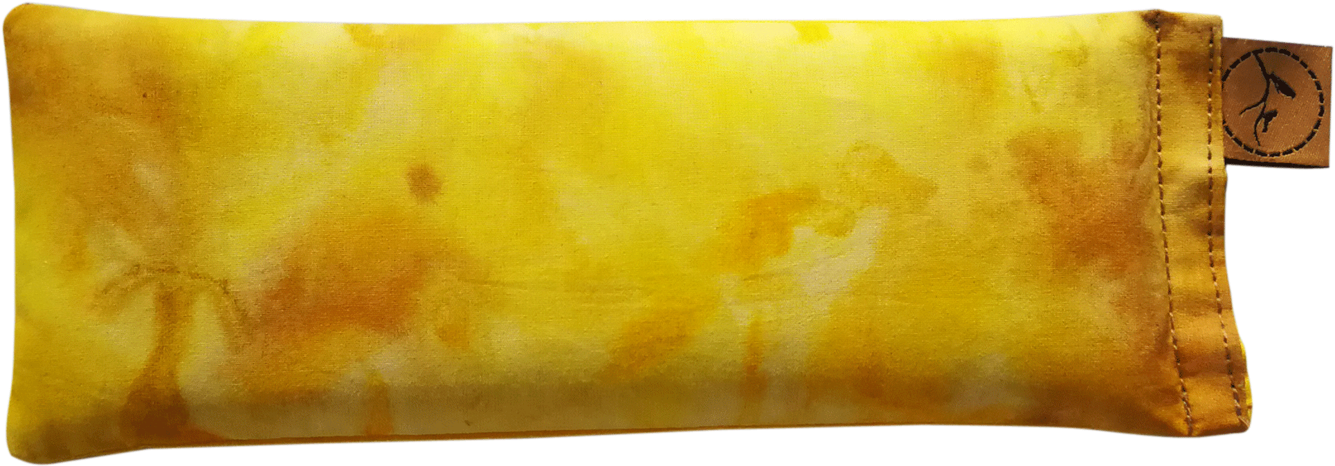 墨爾本 桌布 壁紙 — 一個長方形長枕頭，帶有鮮豔的黃色和橙色紮染圖案，邊緣有可見的縫線。