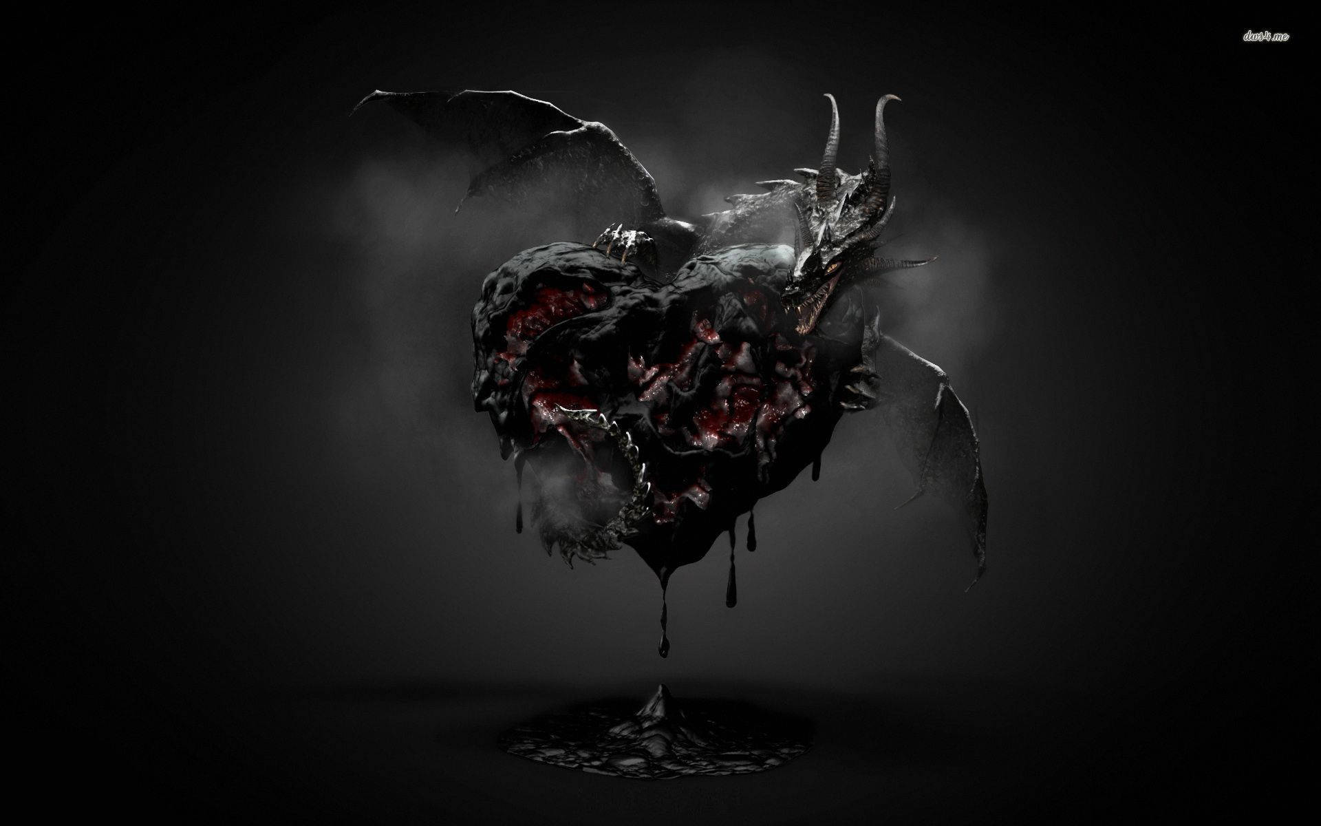 Dark Heart 桌布 壁紙 — 一個長著蝙蝠翅膀和角的怪誕惡魔心臟，在煙霧繚繞的黑色背景前，將血滴在一個黑暗的基座上。