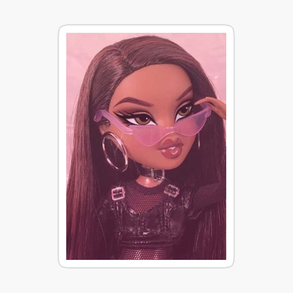 bratz 美學 桌布 壁紙 — 一個長長深色頭髮、戴著粉紅色太陽眼鏡的洋娃娃，在柔和的粉紅色背景前調整她的大圈耳環。