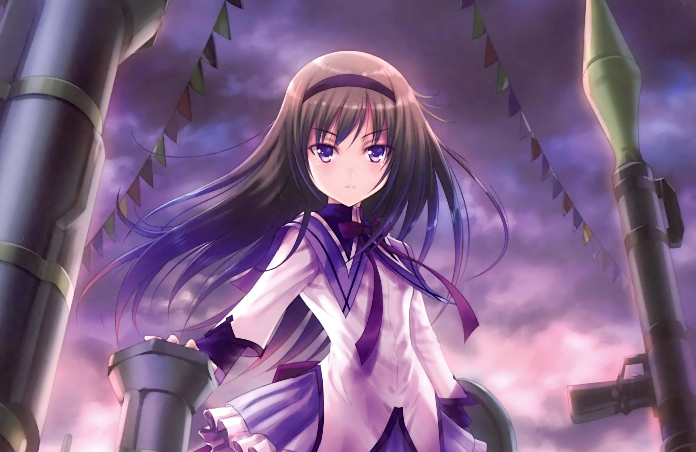 puella magi madoka magica 桌布 壁紙 — 一個長髮動漫女孩穿著紫色和白色的校服，站在巨大的導彈狀結構之間，在暮色天空下掛著節日旗幟。