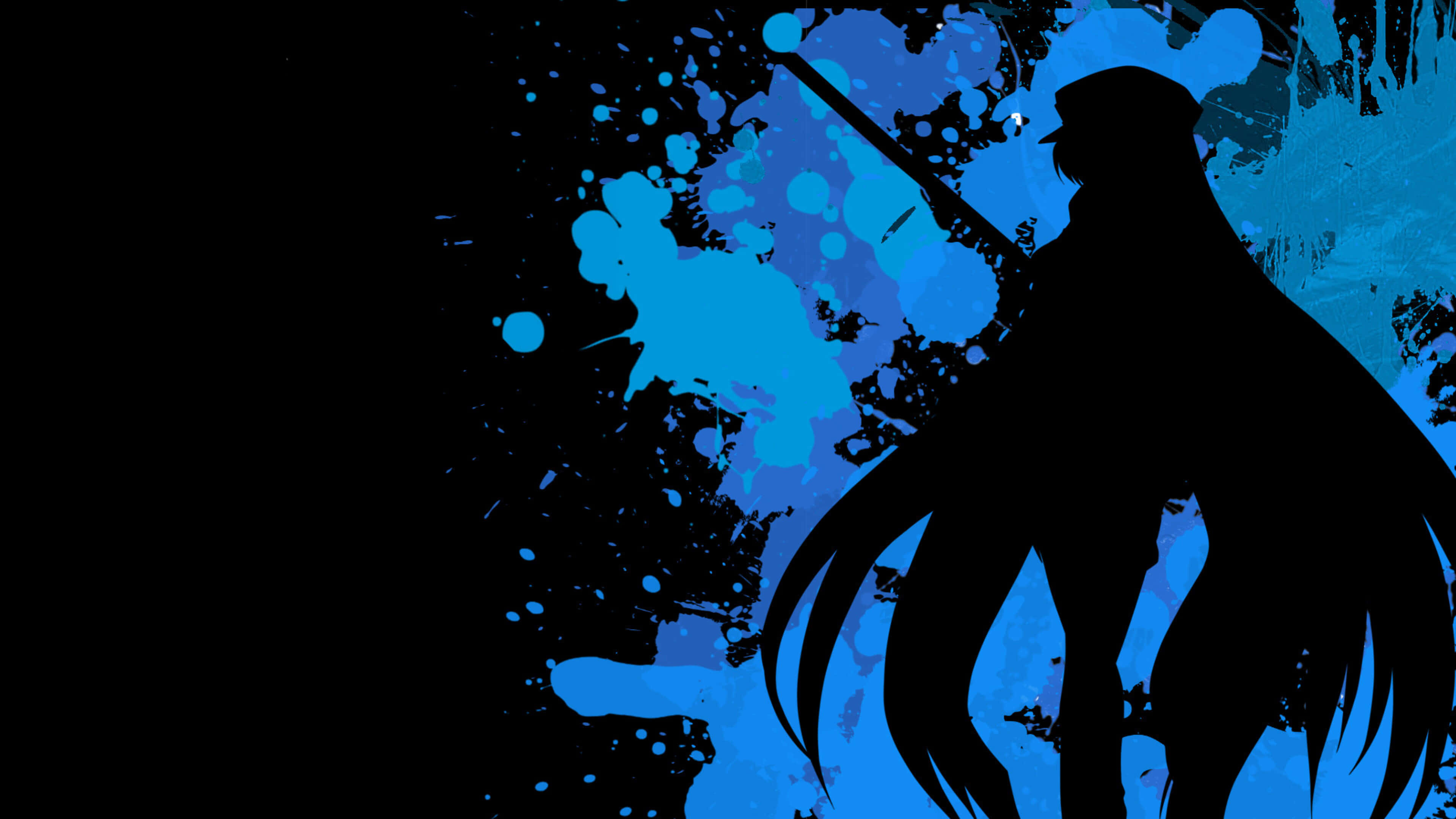 Akame Ga Kill 4K 桌布 壁紙 — 一個長髮動漫角色手持法杖，在充滿活力的藍色潑濺背景下的醒目剪影。