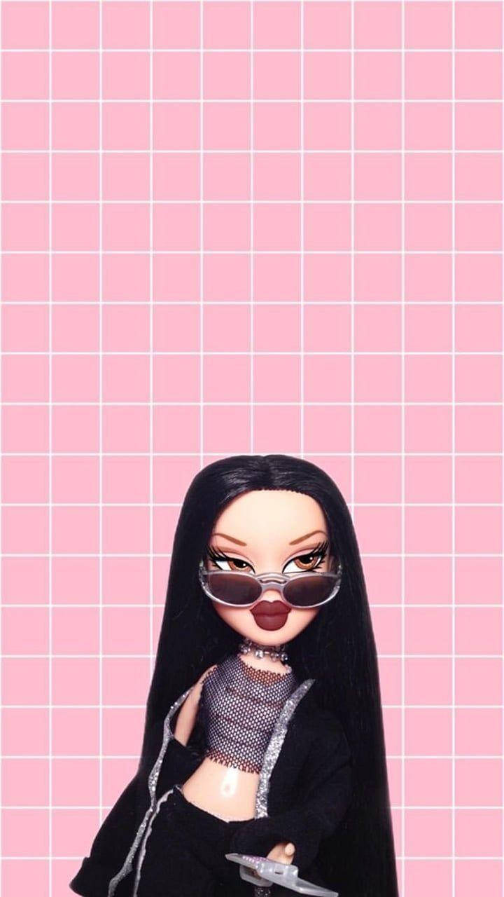 Bratz 桌布 壁紙 — 一個長黑髮戴太陽眼鏡的洋娃娃站在粉紅色網格背景前，穿著黑色服裝。