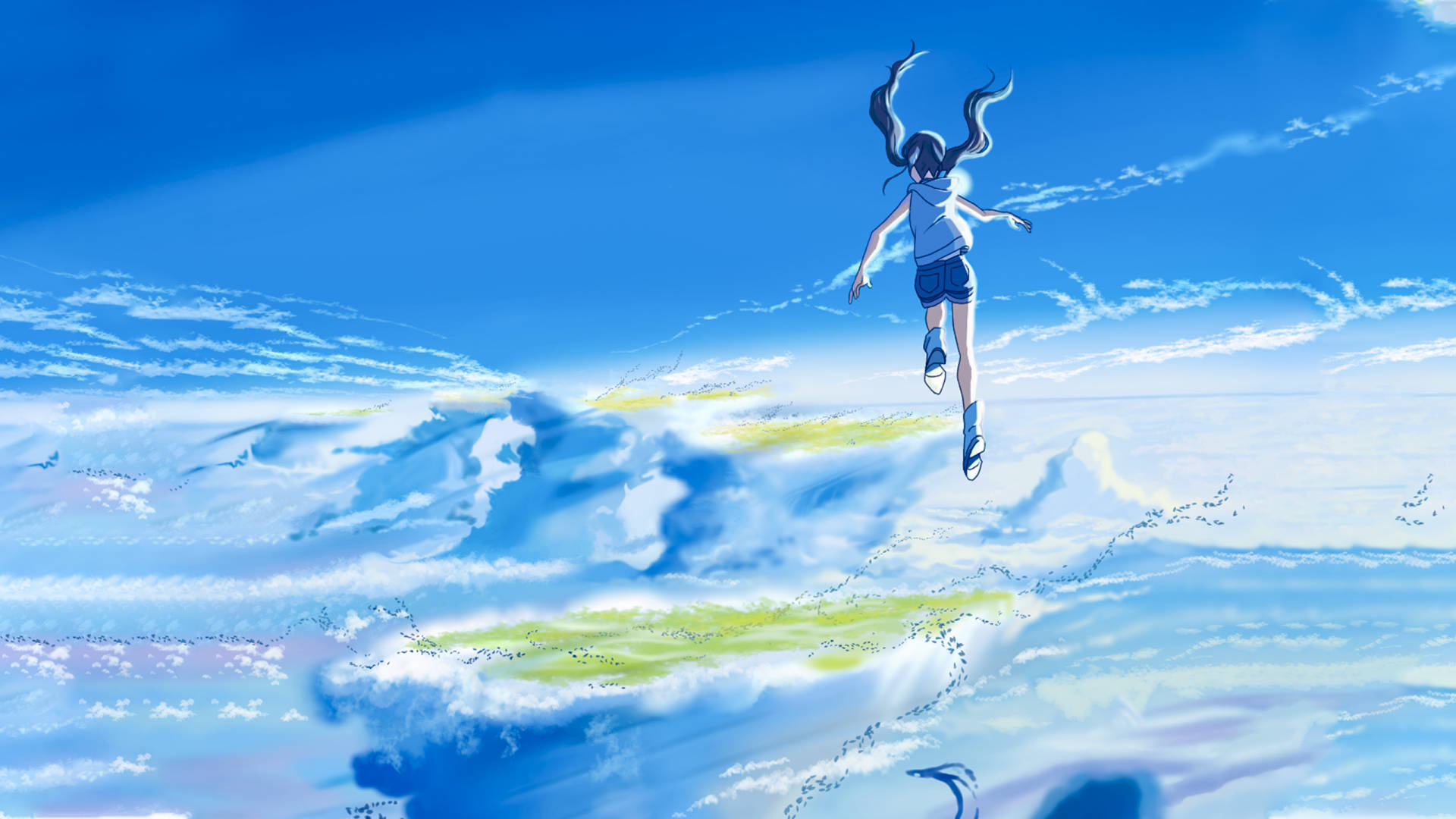 Makoto Shinkai 桌布 壁紙 — 一個長黑髮的女孩在廣闊的藍天下，快樂地跳躍在旋轉的雲層之上。