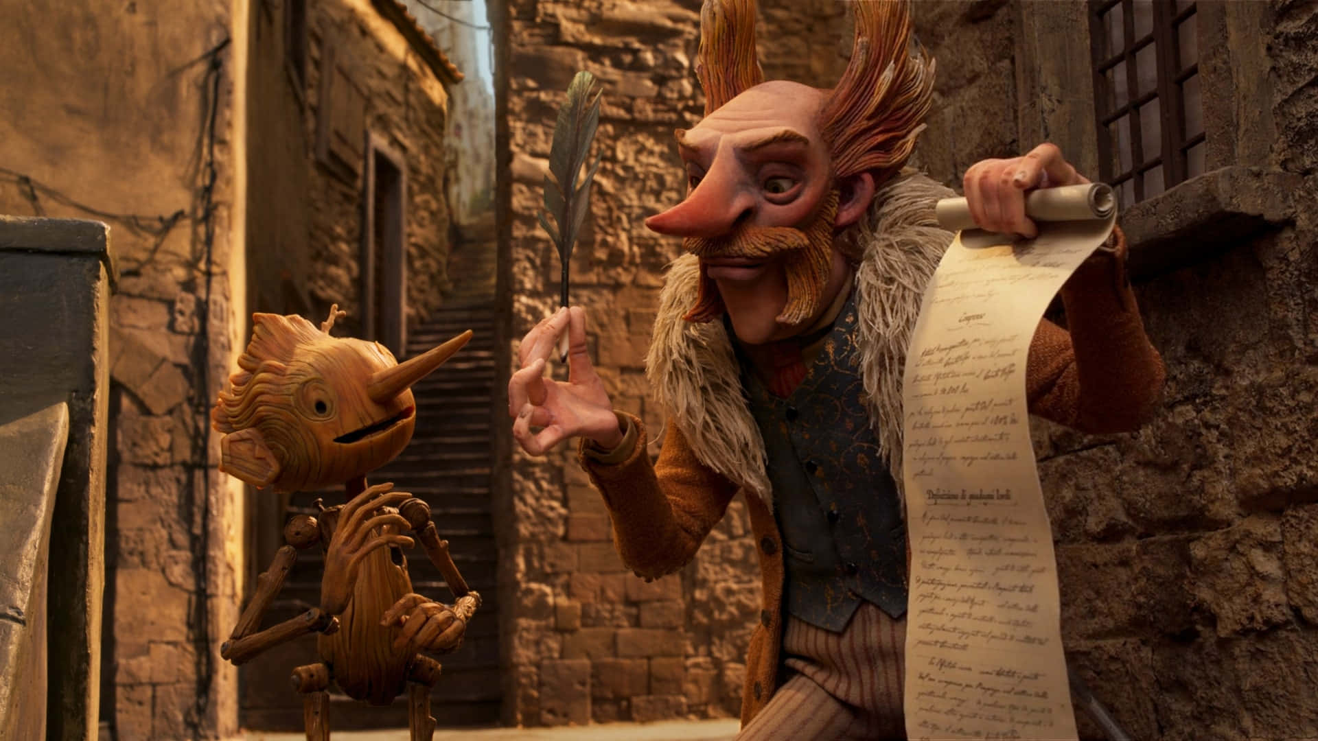 Guillermo Del Toro's Pinocchio 桌布 壁紙 — 一個長鼻子的木偶站在一個鬍鬚男人旁邊，男人手持羽毛筆和卷軸，身處陽光照耀的石巷中。