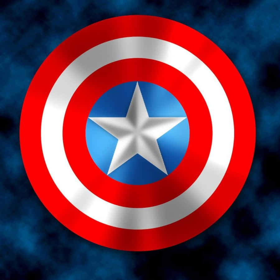 Captain America Logo 桌布 壁紙 — 一個閃亮的紅、白、藍色美國隊長盾牌，置於煙霧瀰漫的深藍色背景中央。