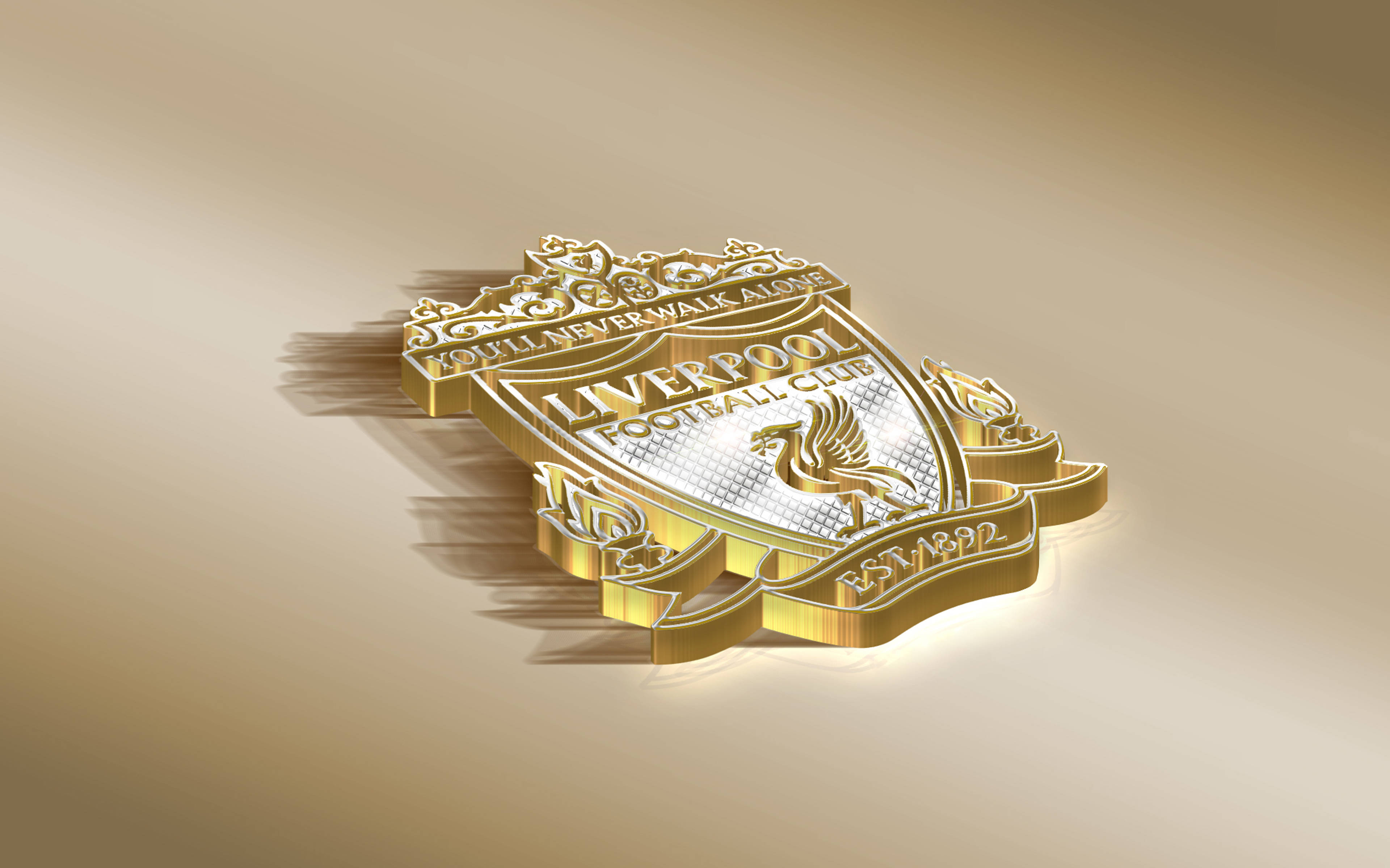 Liverpool Fc 桌布 壁紙 — 一個閃亮的金色利物浦足球俱樂部徽章，上面有詳細的利物鳥標誌，置於柔和的漸變背景上。