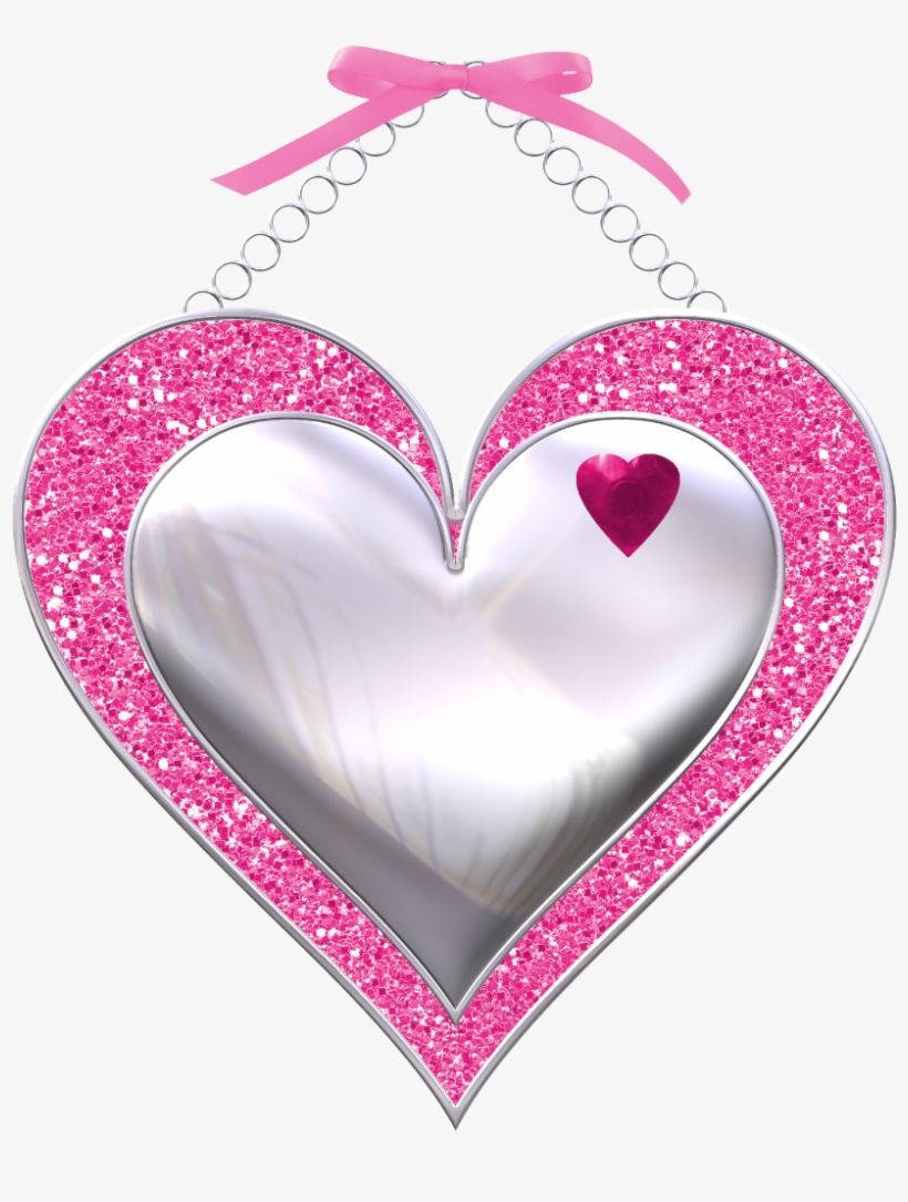 Love Phone 桌布 壁紙 — 一個閃亮的銀色心形裝飾品，帶有粉紅色亮粉邊框和小心形吊飾，掛在粉紅色絲帶上。