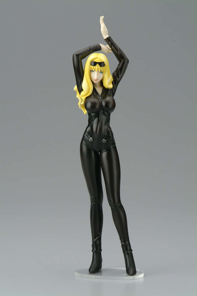Cowboy Bebop Julia 桌布 壁紙 — 一個閃亮黑色皮革裝束的動漫人偶，長長的金色頭髮，在純灰色背景前擺出動態姿勢。