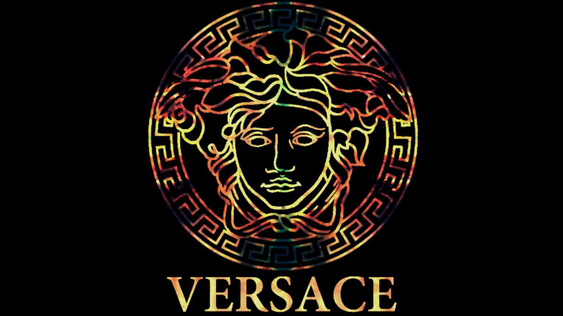 versace 桌布 壁紙 — 一個閃耀的美杜莎頭像標誌，在純黑背景上散發著火熱的漸變色調，下方冠以金色的 Versace 名稱。