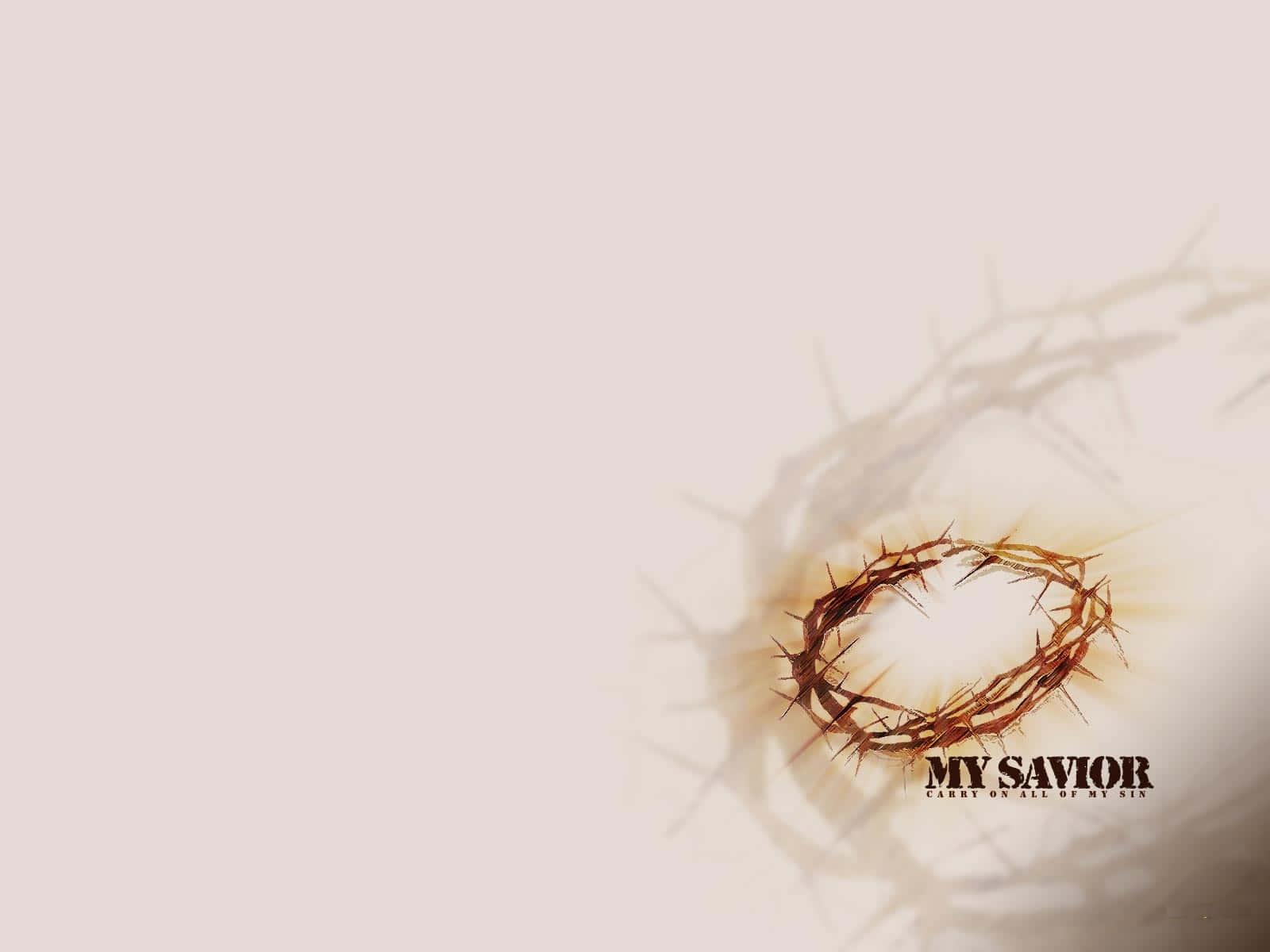 Savior 桌布 壁紙 — 一個閃耀的荊棘冠冕在柔和的米色背景上發光，帶有陰影荊棘圖案，下方有文字「MY SAVIOR」。