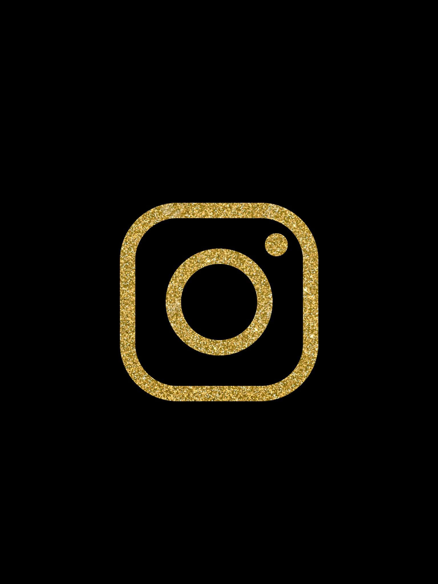 Instagram 桌布 壁紙 — 一個閃閃發光的金色Instagram標誌，居中放在純黑色背景上。