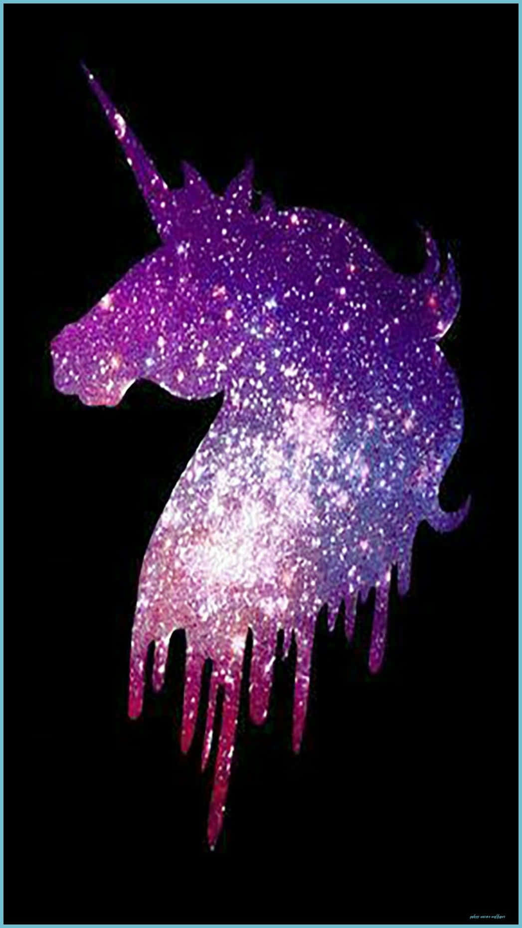 Purple Unicorn 桌布 壁紙 — 一個閃閃發光的銀河獨角獸剪影，在黑色背景上滴落著宇宙紫色、粉紅色和白色的閃光。