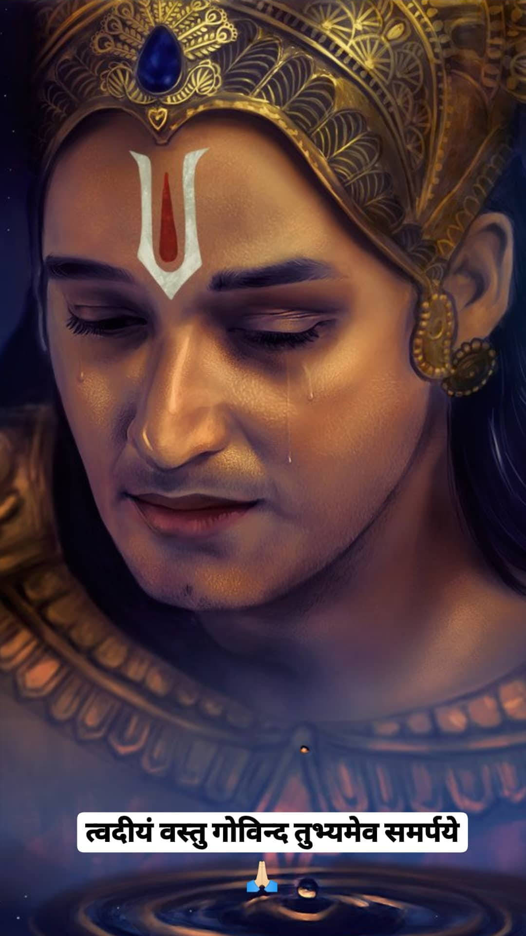 krishna iPhone 桌布 壁紙 — 一個閉上眼睛、流淚的神聖人物，戴著金色皇冠和珠寶，俯視著漣漪的水面。