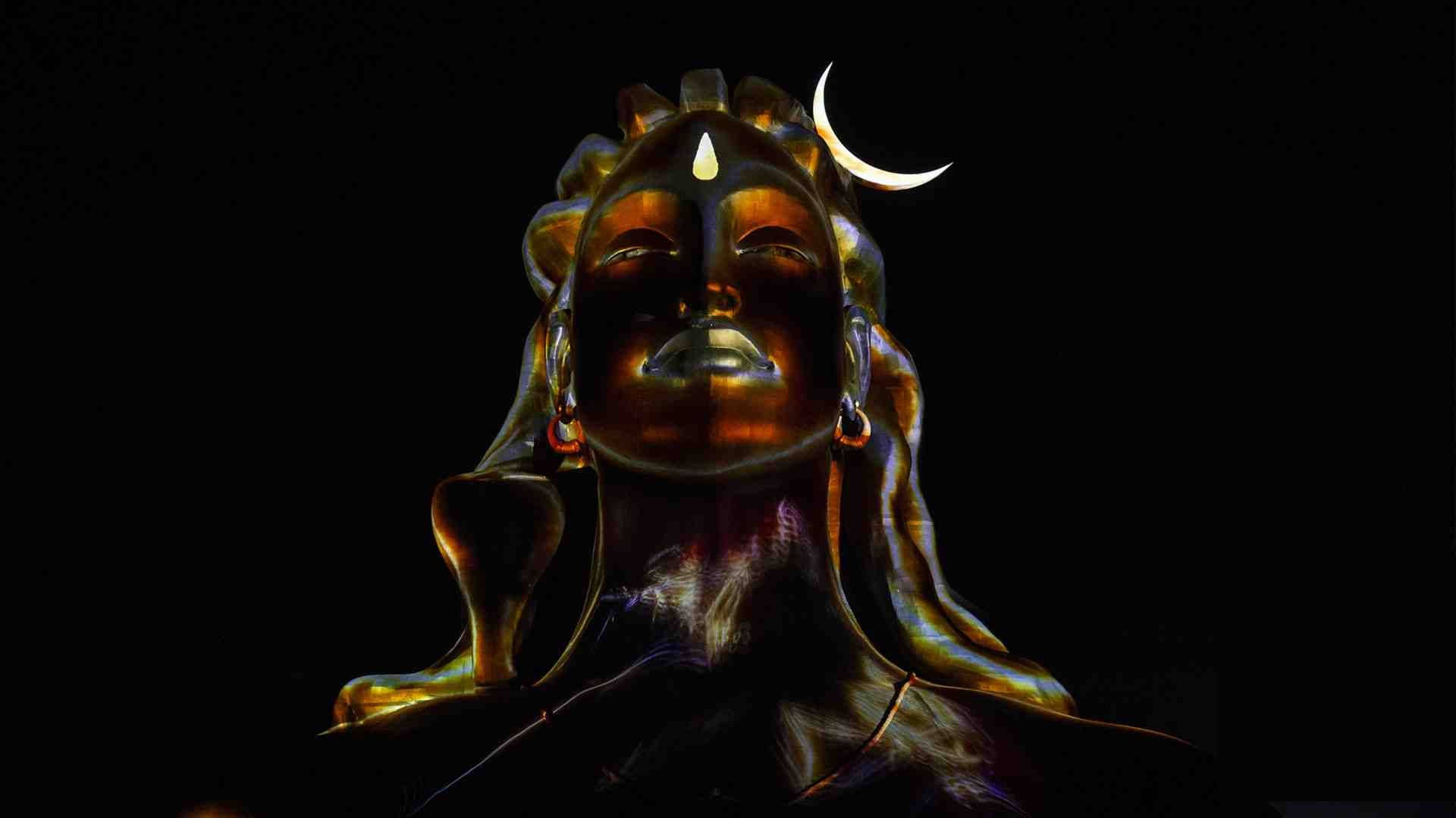 shiva dark 桌布 壁紙 — 一個閉著眼睛、戴著新月皇冠的金色神聖身影，在黑色虛空中發光。