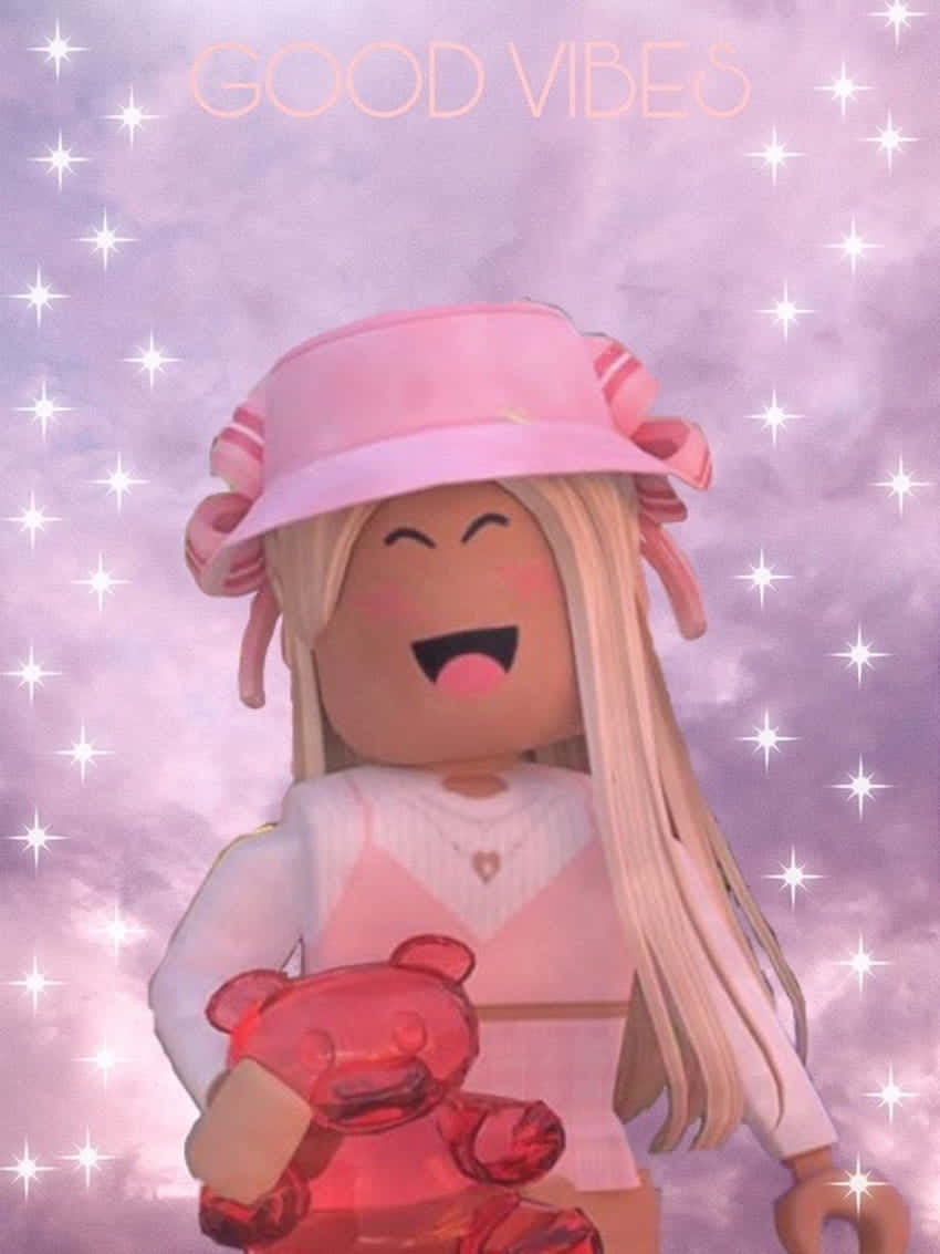 Roblox 桌布 壁紙 — 一個開心的 Roblox 頭像，金髮戴粉紅色帽子，在閃爍的紫色天空下抱著紅色泰迪熊，並有 'GOOD VIBES' 文字。