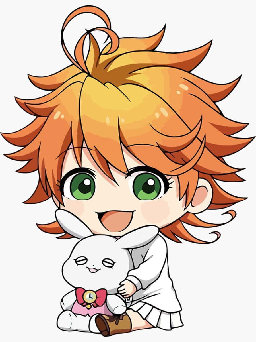 The Promised Neverland Emma 桌布 壁紙 — 一個開心的Q版動漫女孩，有著尖尖的橙色頭髮和綠色眼睛，抱著一個戴著粉紅色蝴蝶結的白色兔子玩偶。
