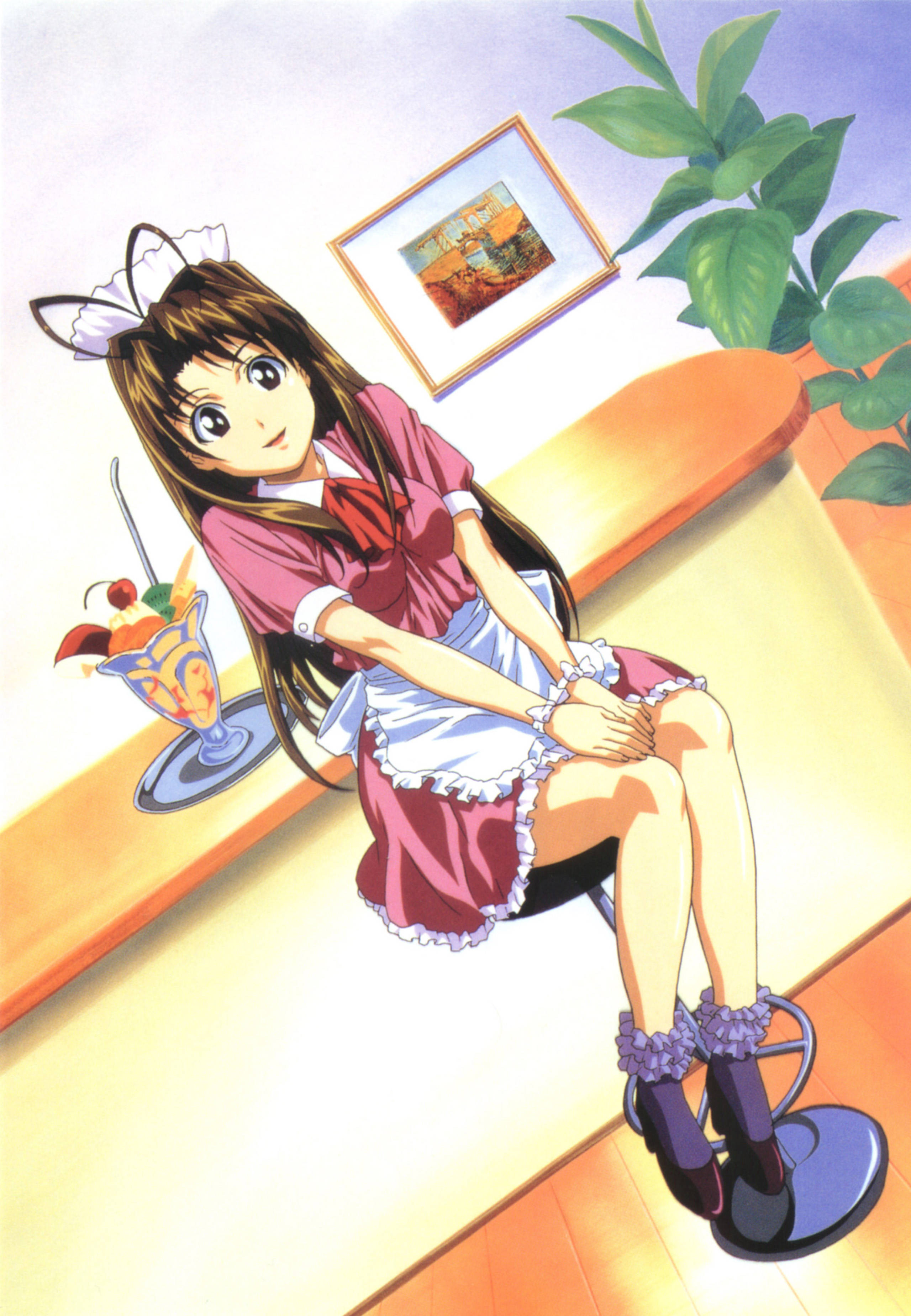 Hina 桌布 壁紙 — 一個開心的動漫女僕裝女孩坐在吧檯椅上，旁邊放著水果聖代，身處燈光溫暖的咖啡館。