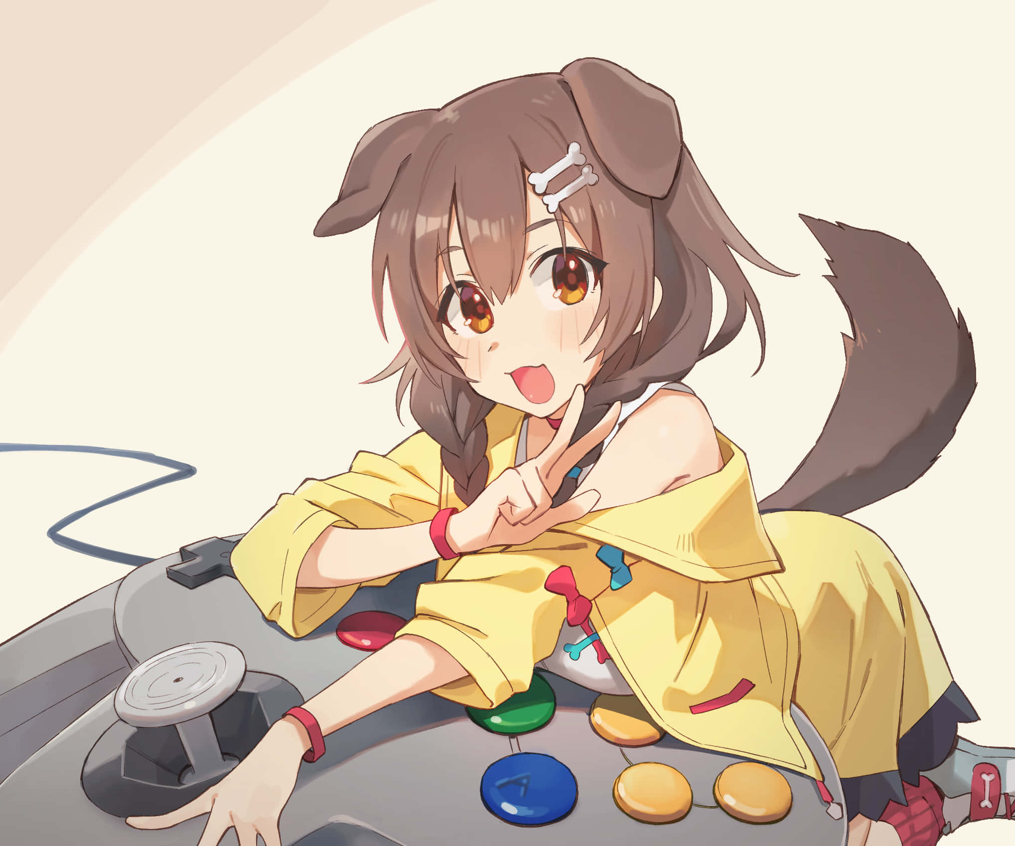 Inugami Korone 桌布 壁紙 — 一個開心的動漫女孩，有狗耳朵和尾巴，坐在一個巨大的遊戲控制器上，穿著亮黃色服裝做出和平手勢。
