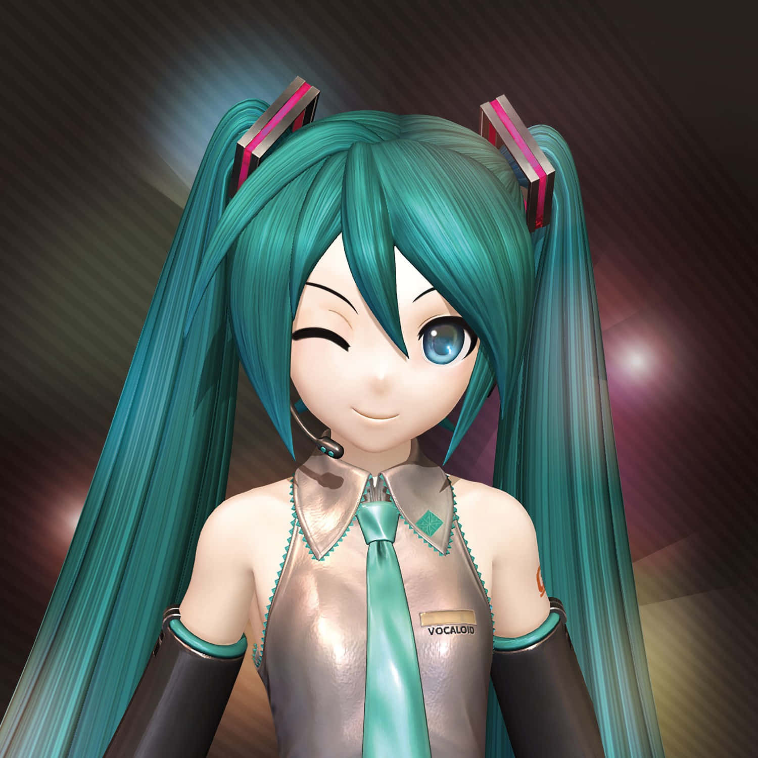 Hatsune Miku 桌布 壁紙 — 一個開心的動漫女孩，有藍綠色雙馬尾，單眼眨眼，戴著麥克風耳機微笑。