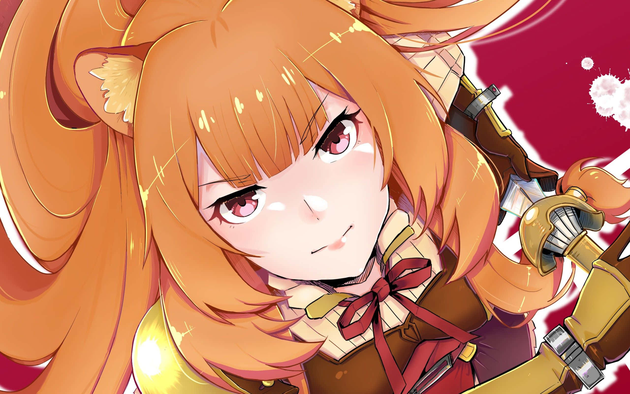 Raphtalia 桌布 壁紙 — 一個開心的動漫女孩，橙色頭髮和貓耳朵，在鮮紅色的背景下揮舞著劍。