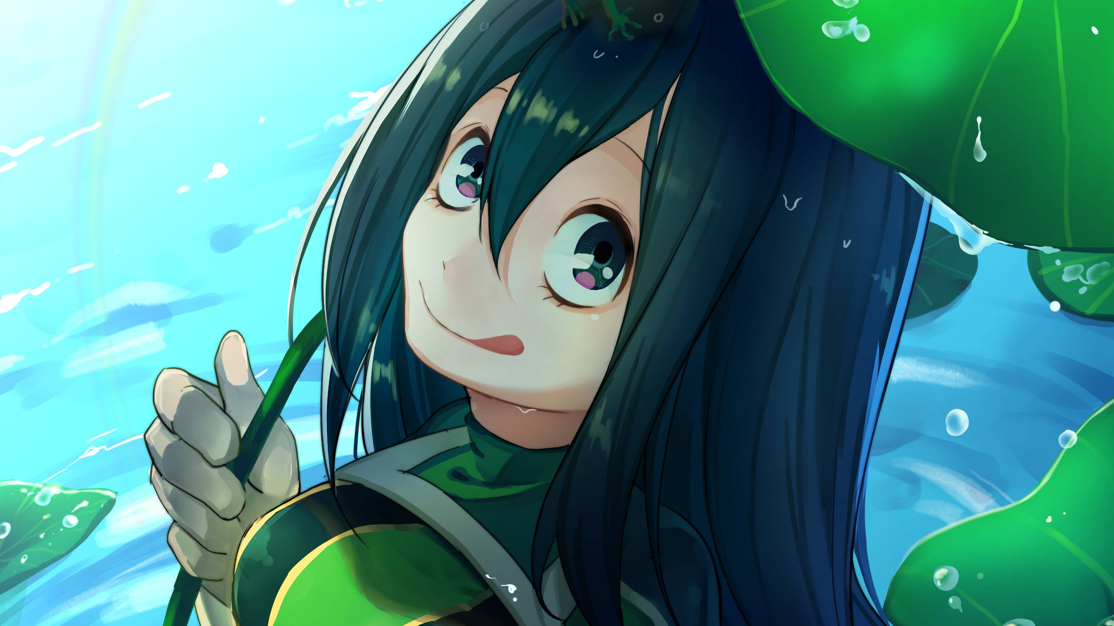 Froppy 桌布 壁紙 — 一個開心的動漫女孩，深色頭髮和大眼睛，在明亮的藍色池塘中微笑著拿著一片綠色荷葉在水下。