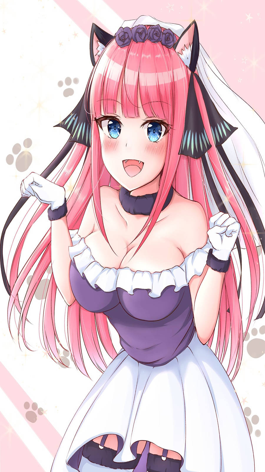 Anime Girl Phone 桌布 壁紙 — 一個開心的動漫女孩，粉紅色頭髮和貓耳朵，穿著女僕裝，背景是粉紅色爪印。