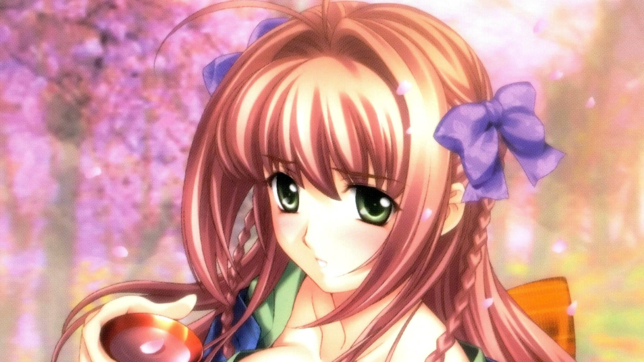 kimi ga nozomu eien 桌布 壁紙 — 一個開心的動漫女孩，粉紅色頭髮和紫色蝴蝶結，在盛開的櫻花樹下微笑著拿著杯子。