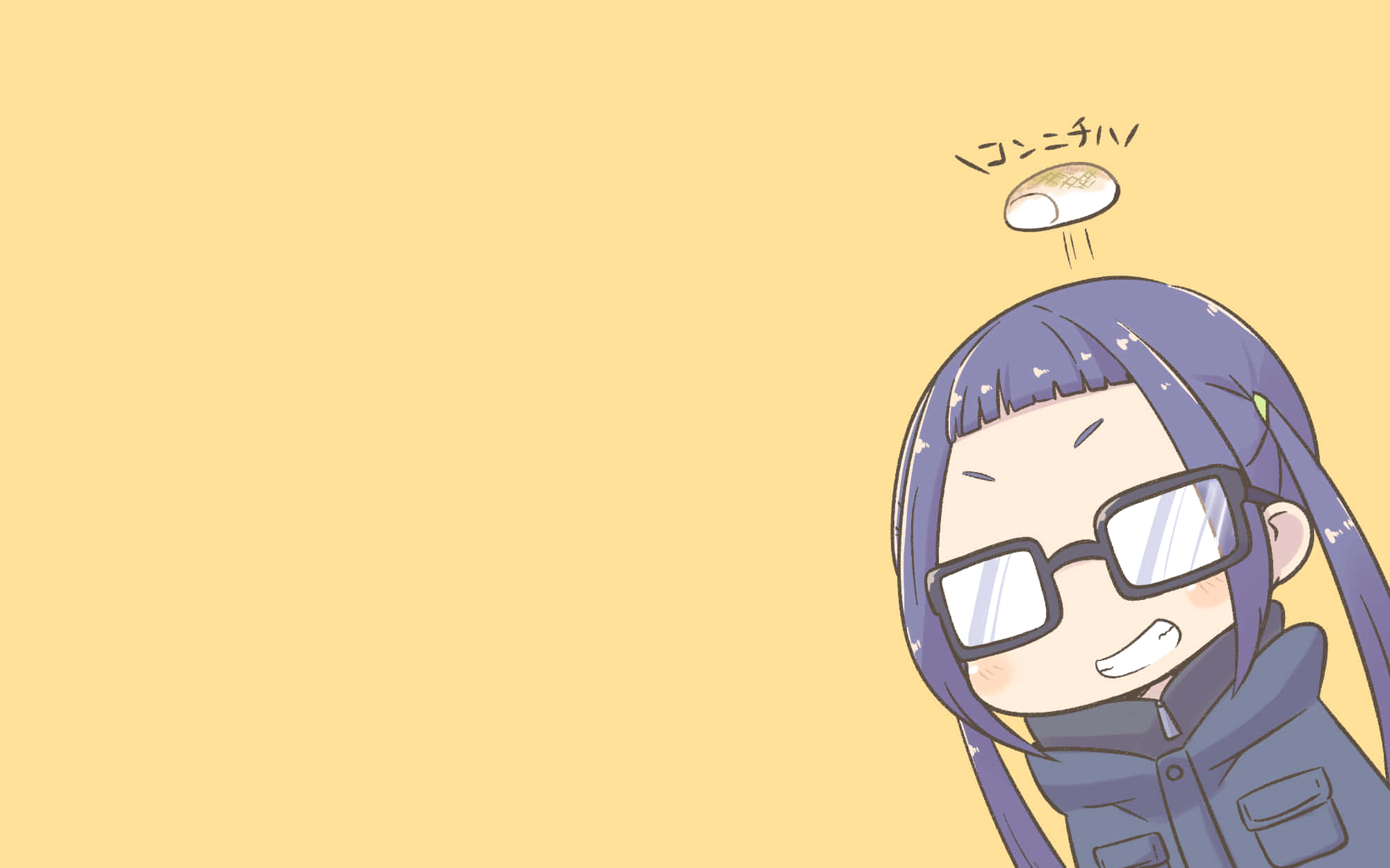 Laid Back Camp 桌布 壁紙 — 一個開心的動漫女孩，紫色頭髮戴眼鏡，在純黃色背景上揮手打招呼，對話框寫著 konnichiwa。