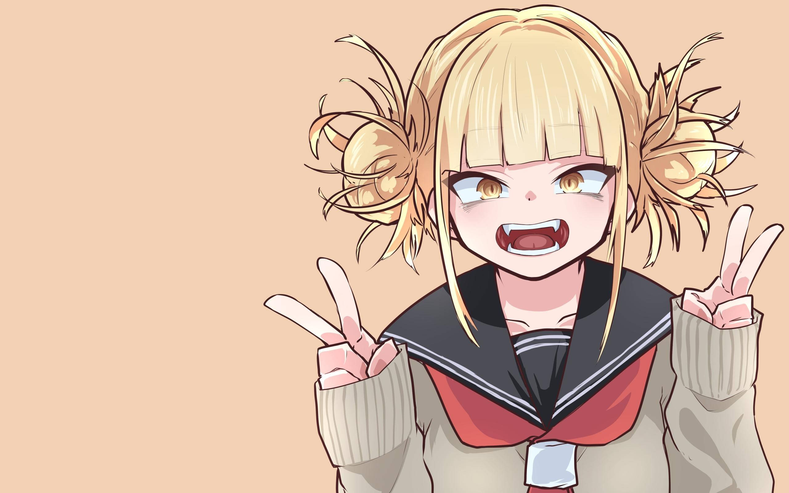 Toga 桌布 壁紙 — 一個開心的動漫女孩，金色雙馬尾，穿著水手服，在柔和蜜桃色背景前雙手比出和平手勢。