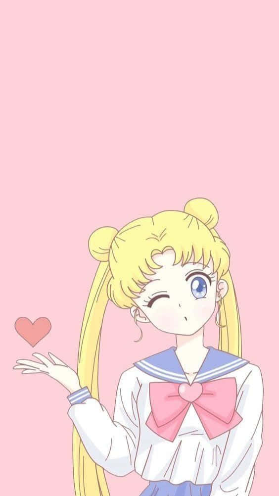 動漫女孩 桌布 壁紙 — 一個開心的動漫女孩，金色雙馬尾，穿著水手服，在柔和的粉紅色背景上眨眼，手持漂浮的心形。