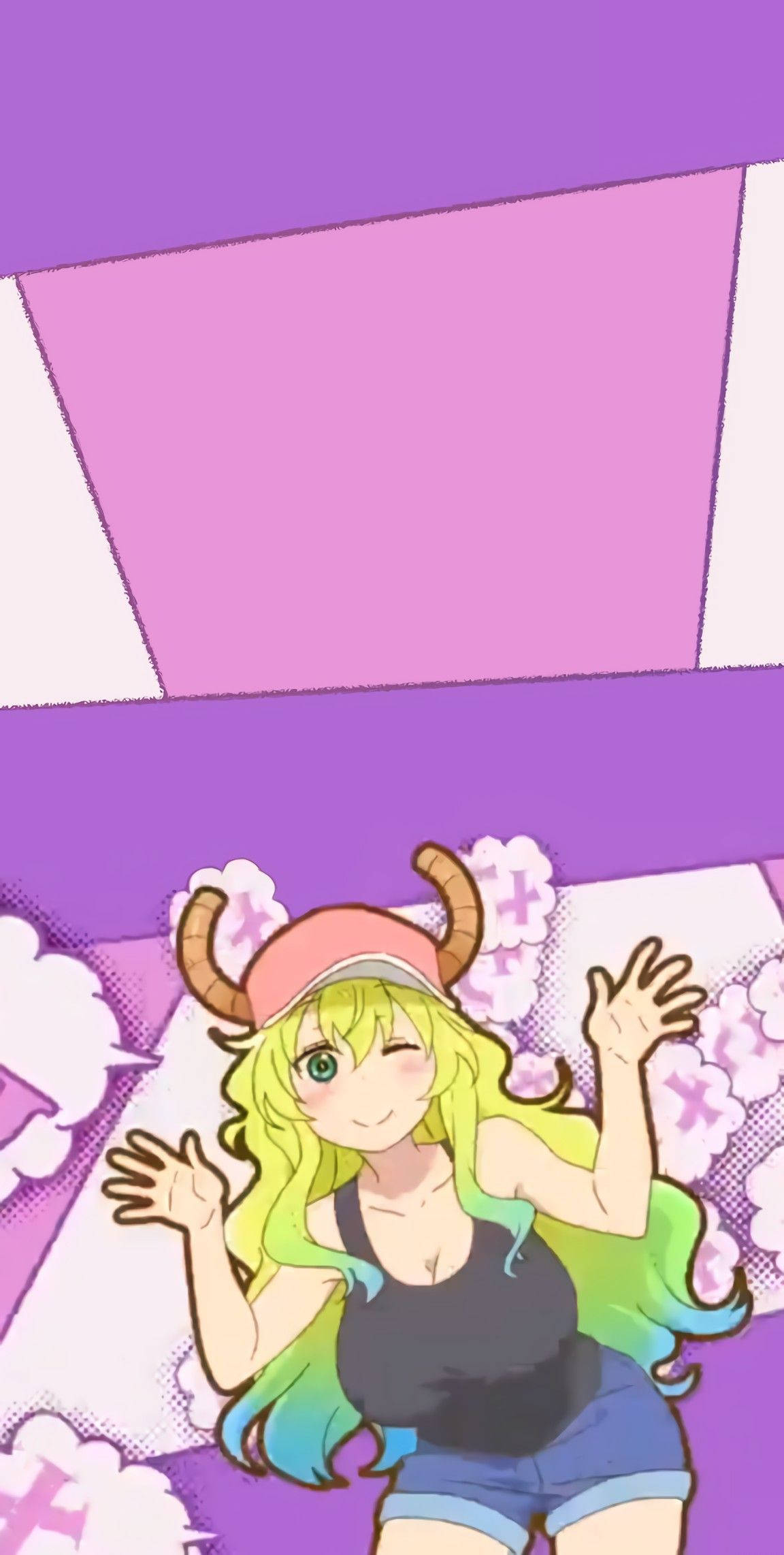 Lucoa 桌布 壁紙 — 一個開心的動漫女孩，金髮和牛角，在充滿活力的紫色和粉紅色幾何背景前快樂地揮手。
