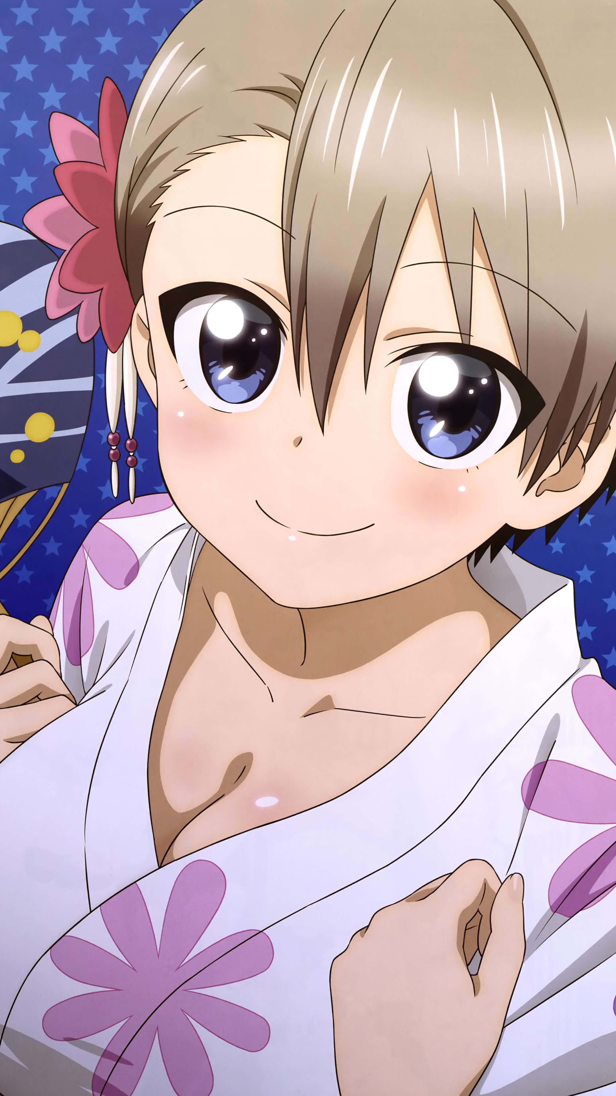 Uzaki Chan 桌布 壁紙 — 一個開心的動漫女孩，金髮藍眼，穿著帶有紫色花朵的白色浴衣，在繁星點點的藍色背景前微笑。