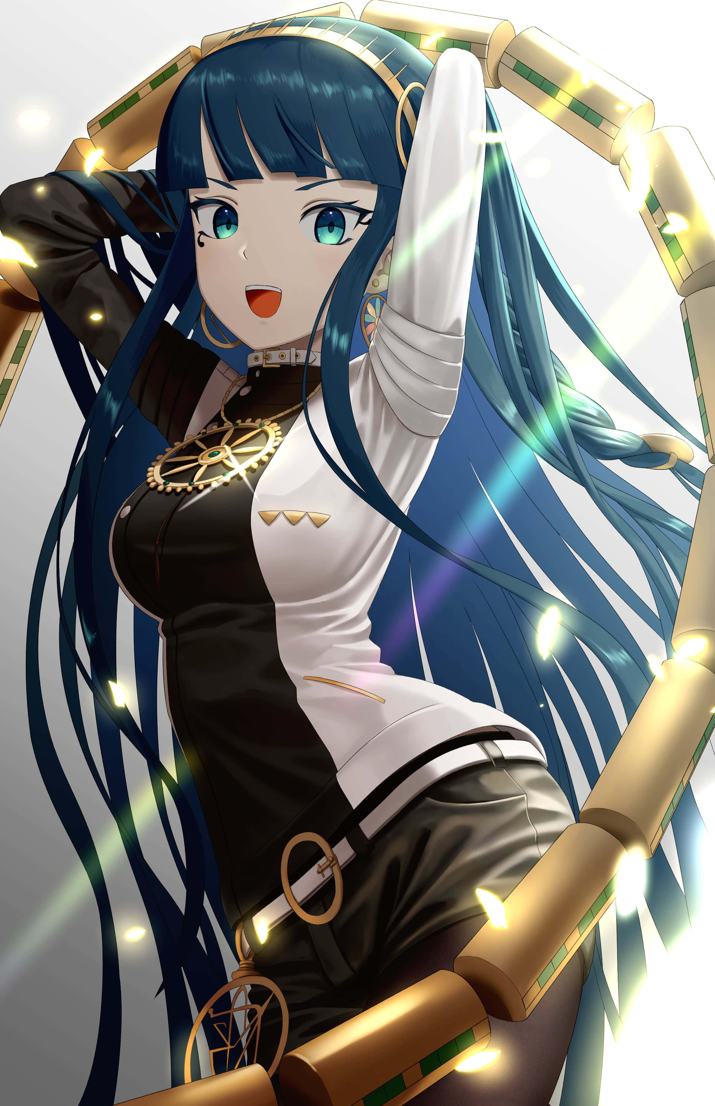 Fate/Grand Order 桌布 壁紙 — 一個開心的動漫女孩，長長的藍色頭髮和發光的金色機械手臂，在明亮的背景前動態擺姿勢。