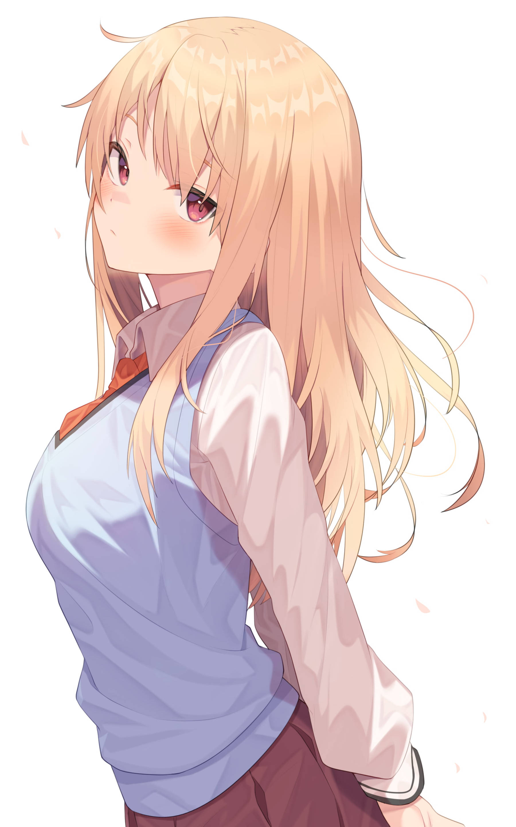 Ecchi 桌布 壁紙 — 一個開心的動漫女孩，長長的金色頭髮和粉紅色的眼睛，穿著校服，在純白色背景上溫柔地微笑。