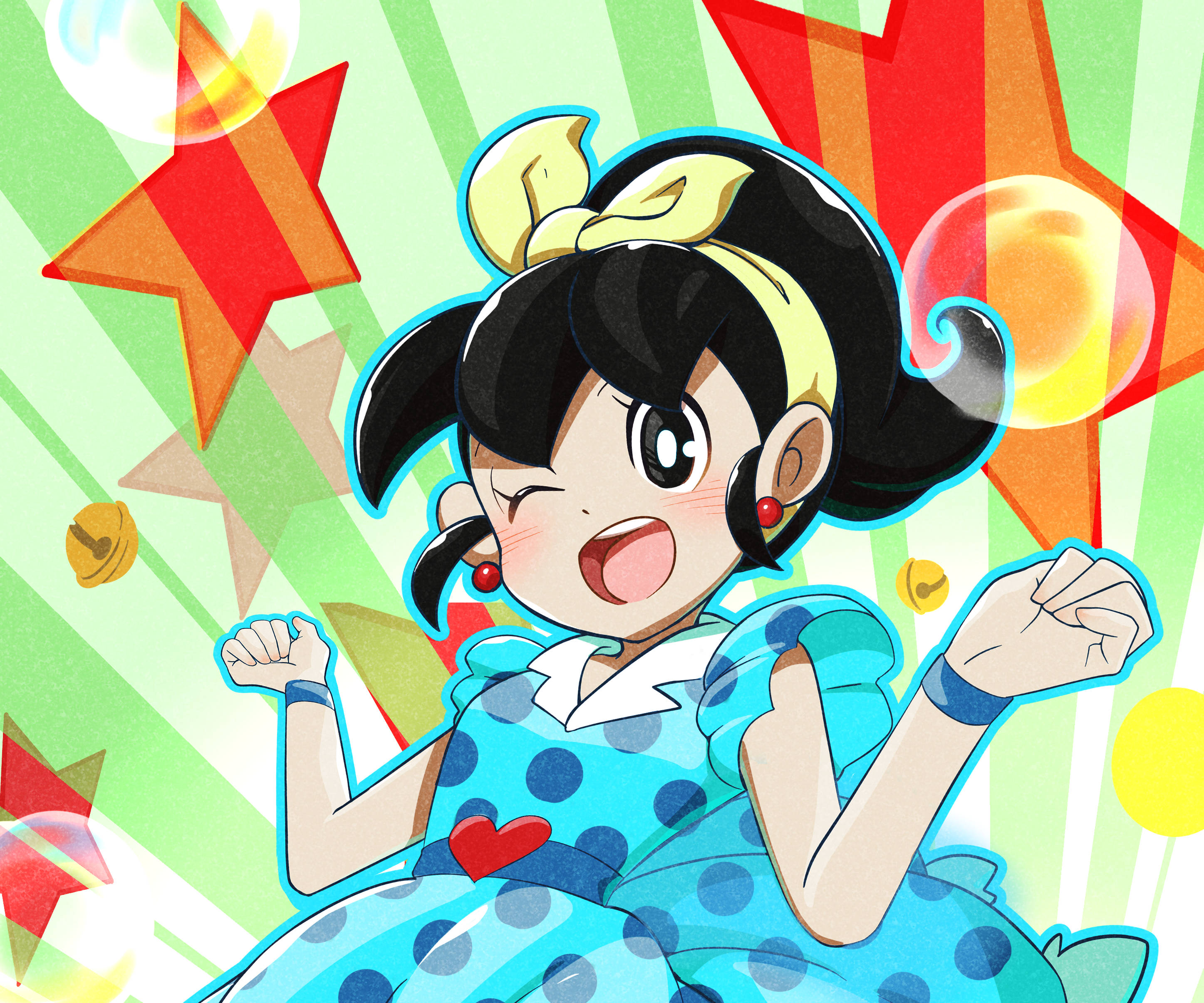 Cute Doraemon 桌布 壁紙 — 一個開心的動漫女孩，黑色雙馬尾和黃色蝴蝶結，在紅色星星和綠色條紋的鮮豔背景前擺出俏皮的姿勢。