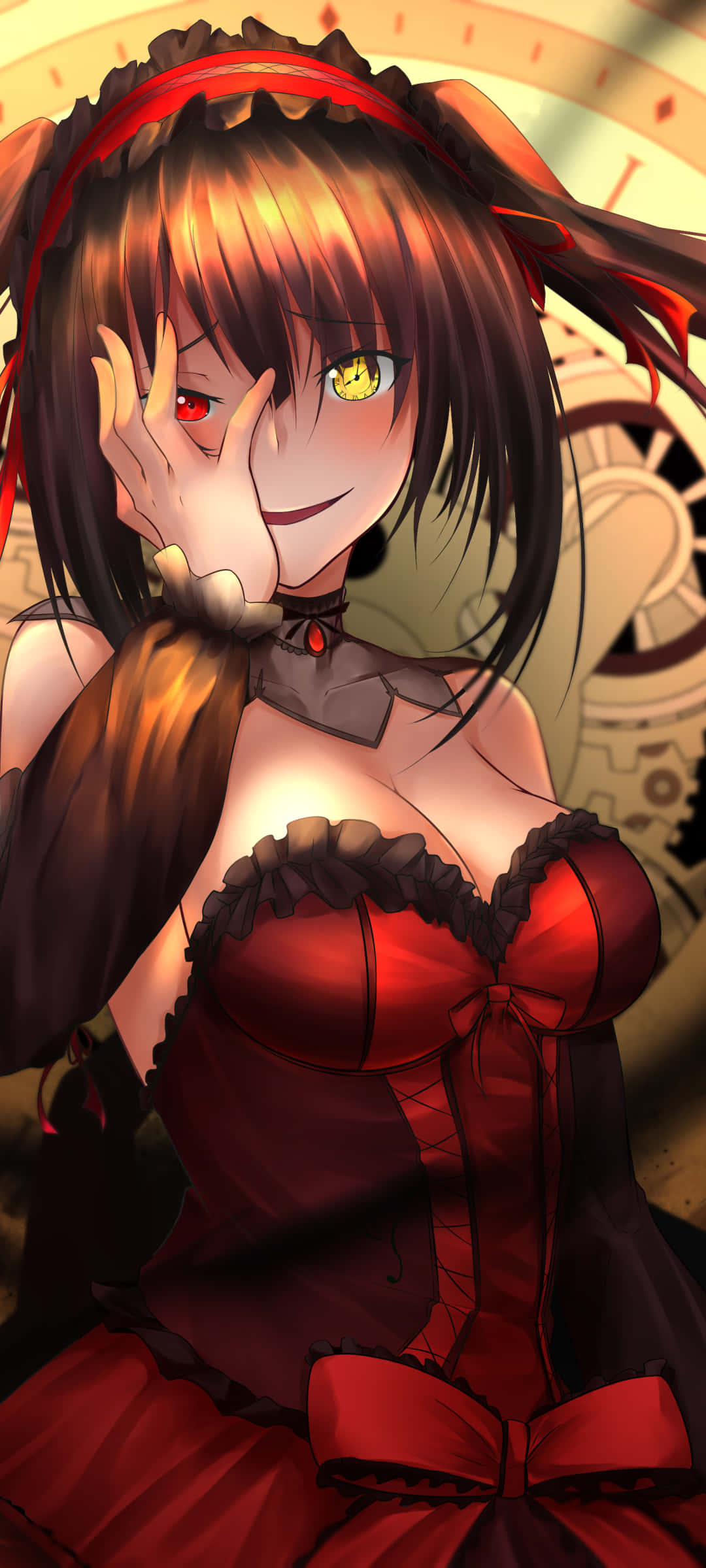 Date A Live 桌布 壁紙 — 一個開心的動漫女孩穿著紅色哥德式連衣裙，在蒸氣龐克齒輪背景下頑皮地用手遮住一隻眼睛。