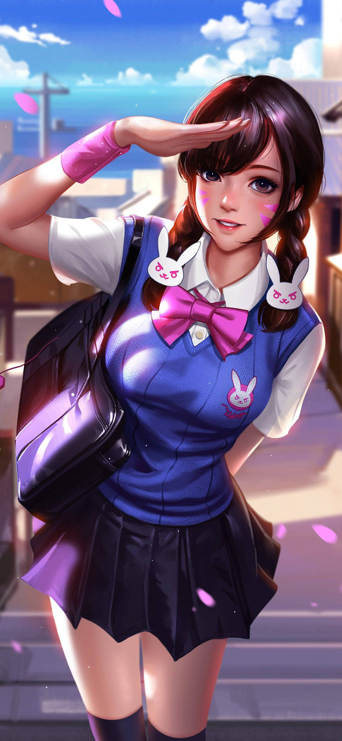 動漫女孩 桌布 壁紙 — 一個開心的動漫女孩穿著藍色兔子主題校服，在明亮的天空下敬禮，周圍有粉紅色花瓣飄落。