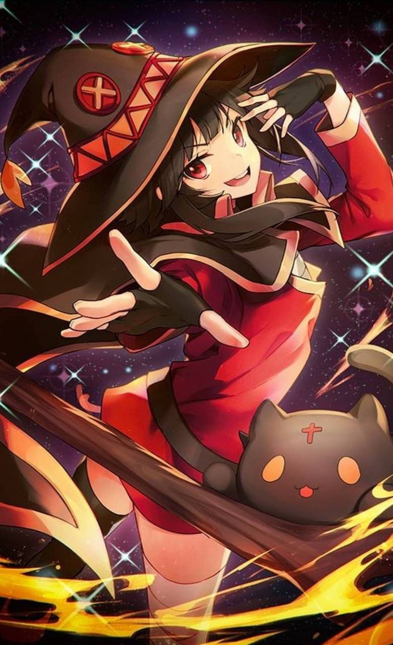 Megumin 桌布 壁紙 — 一個開心的動漫女巫穿著紅黑長袍，揮舞著帶有火焰的法杖，一隻帶有十字架的黑貓坐在她旁邊，背景是閃爍的星空夜空。