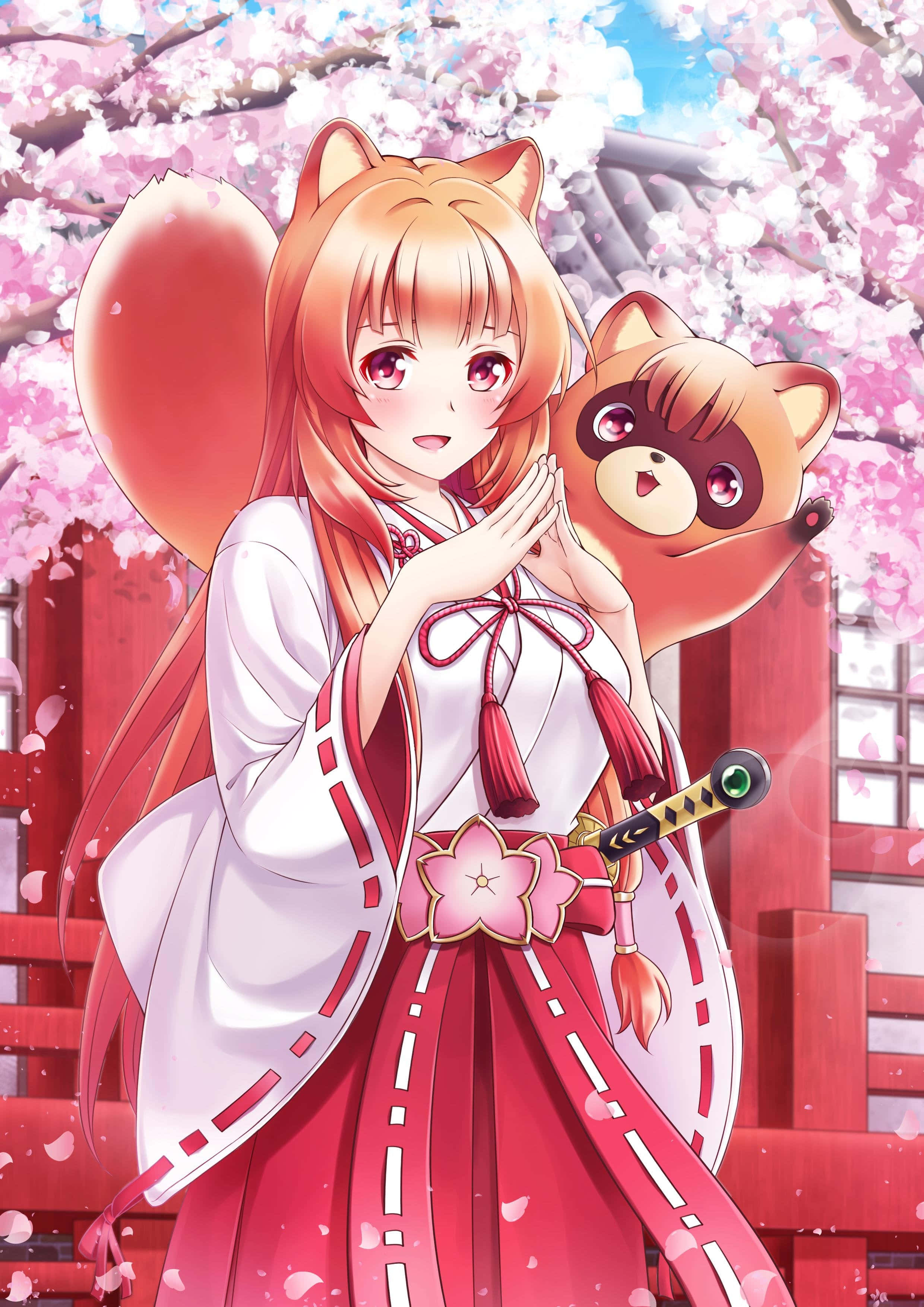 Raphtalia 桌布 壁紙 — 一個開心的動漫狐女，穿著紅白和服，在盛開的櫻花下抱著一隻浣熊狗絨毛玩具。