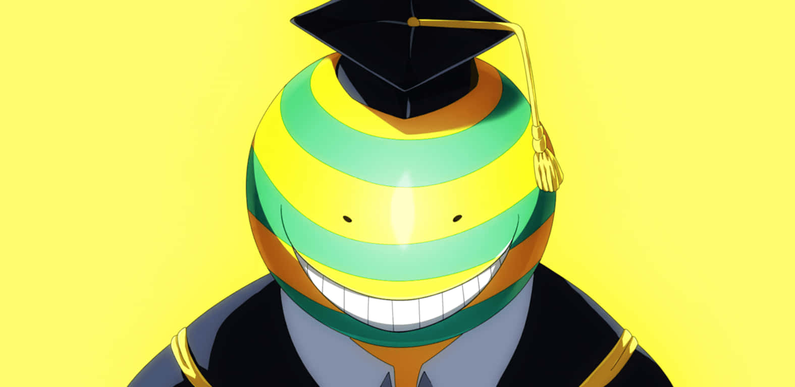 Assassination Classroom 桌布 壁紙 — 一個開心的動漫角色，頭部有黃、綠、橙條紋，戴著黑色畢業帽，背景是明亮的黃色。