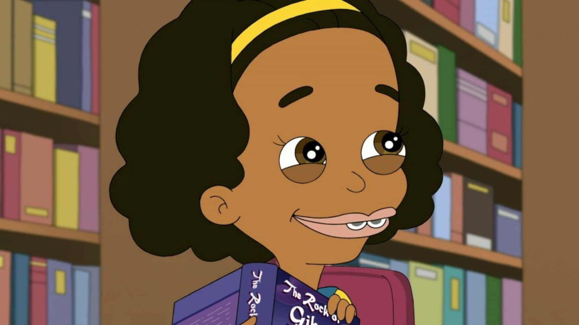 Black Cartoon Characters 桌布 壁紙 — 一個開心的動畫女孩，捲髮戴著黃色頭帶，在充滿彩色書架的圖書館裡微笑著拿著一本書。