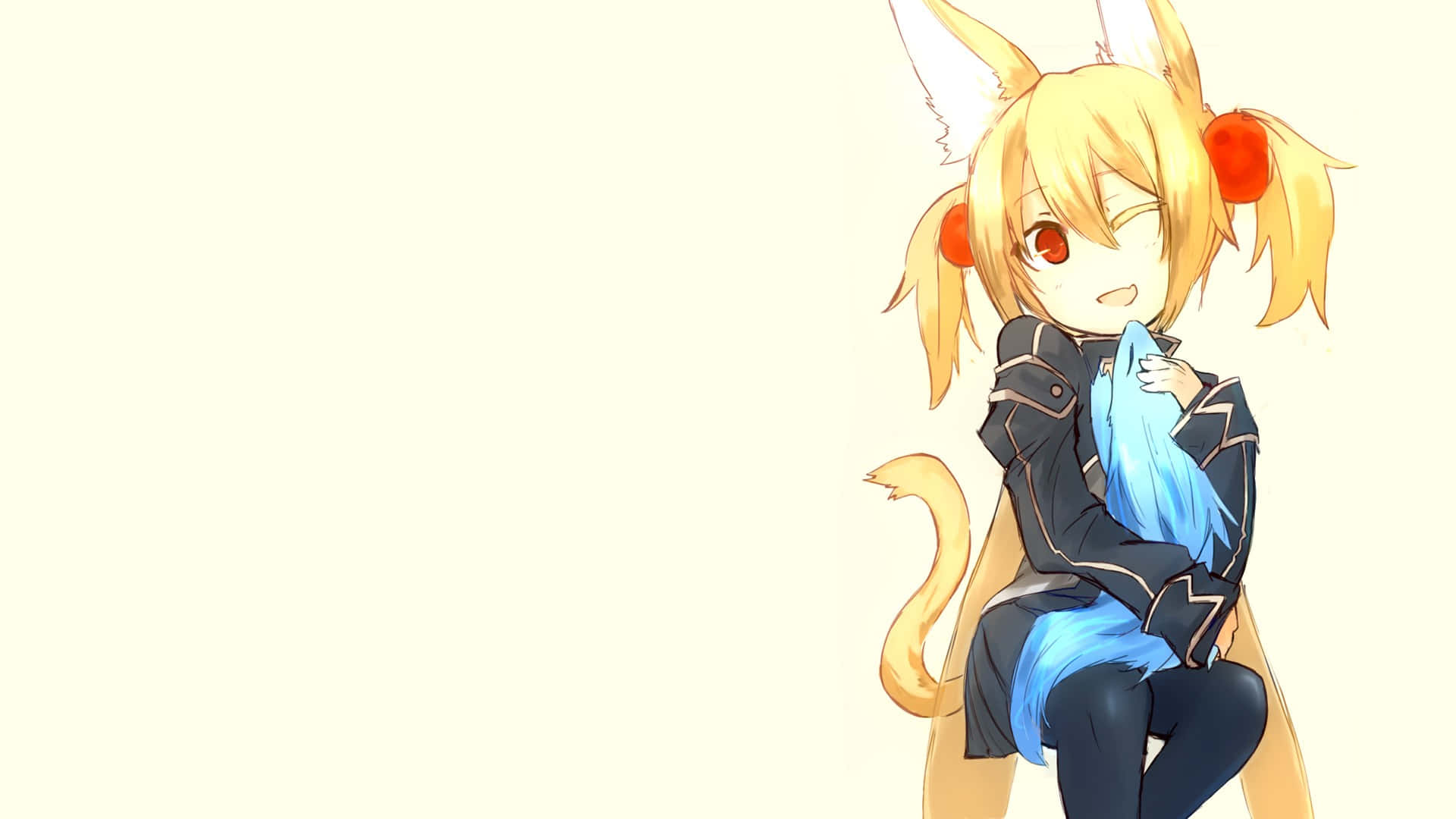 Sword Art Online Silica 桌布 壁紙 — 一個開心的動畫女孩，有狐狸耳朵和尾巴，在柔和的奶油色背景前抱著一個藍色毛絨玩具。