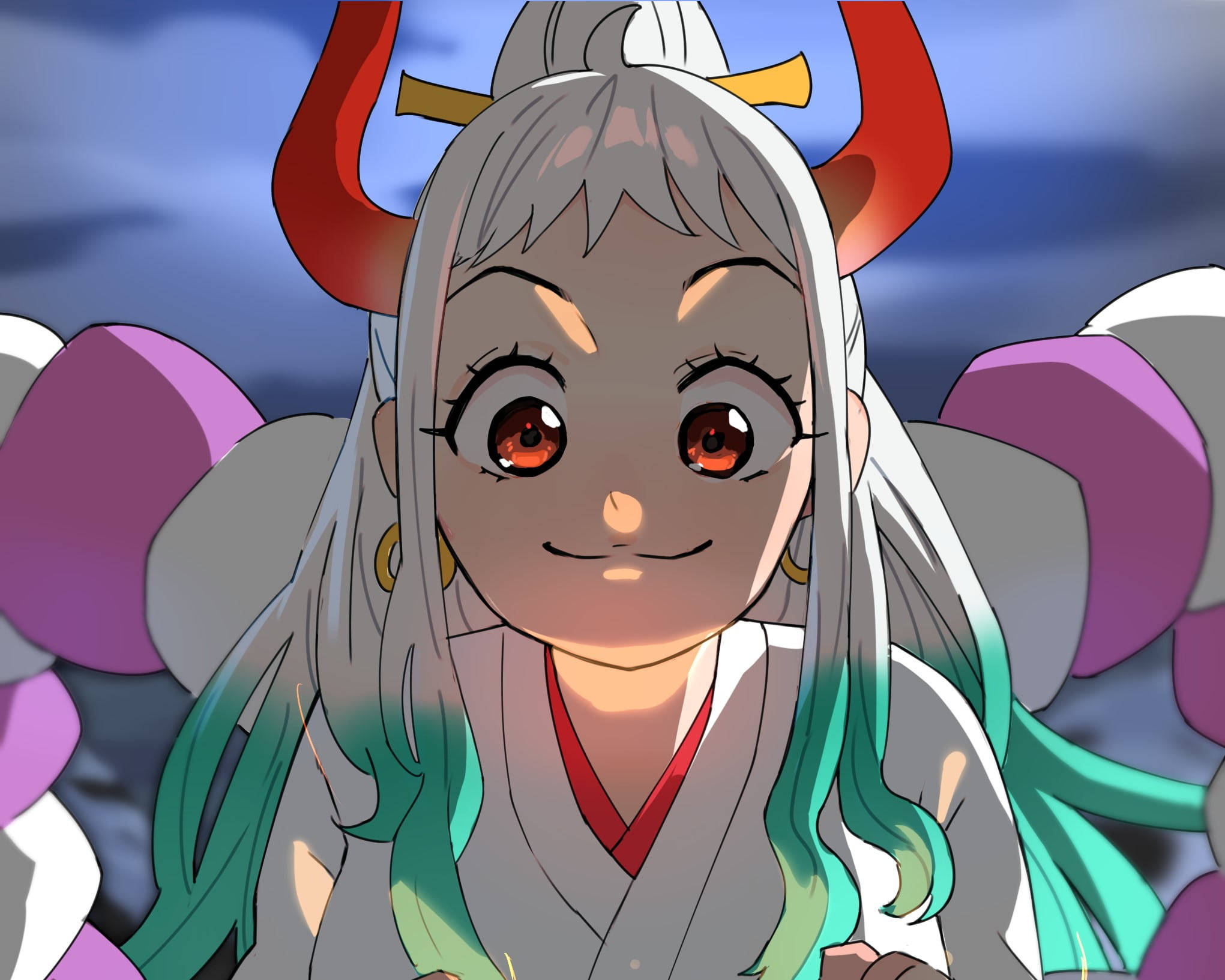 動漫女孩 桌布 壁紙 — 一個開心的動畫女孩，銀色頭髮和紅色角，在陰天中溫暖地微笑。
