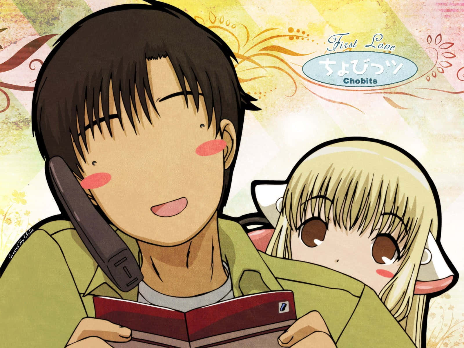 Chobits 桌布 壁紙 — 一個開心的動畫男孩微笑著，拿著電話和書，一個金髮機器人女孩從他肩膀後面偷看。
