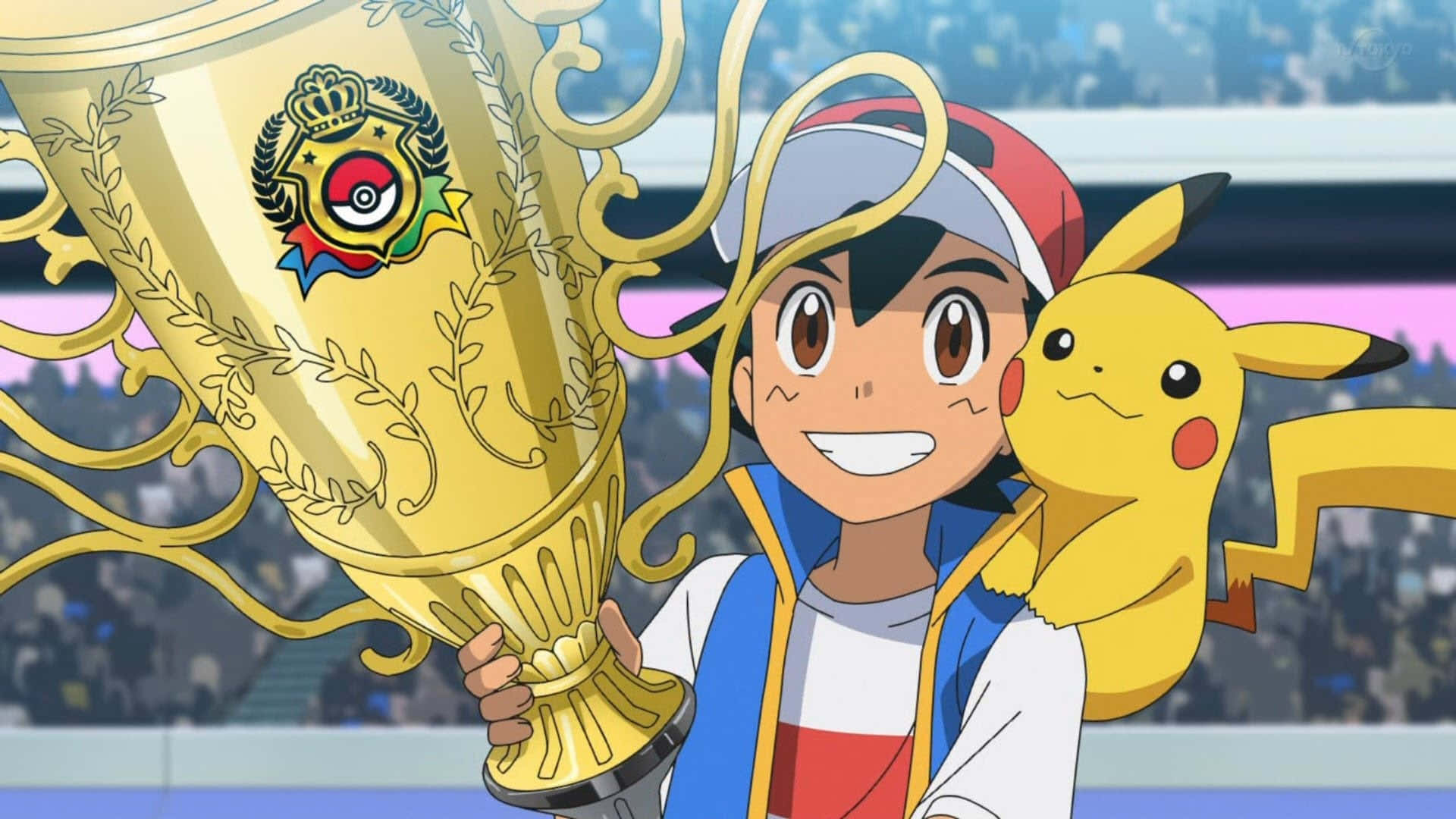 Pokemon World Championships 桌布 壁紙 — 一個開心的動畫男孩與皮卡丘在一個充滿歡呼人群的體育館中手持一個大型金色獎盃。