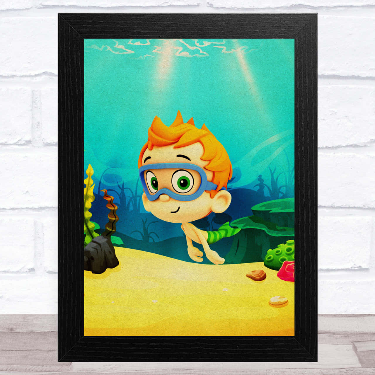Bubble Guppies 桌布 壁紙 — 一個開心的卡通男孩，橙色頭髮，藍色泳鏡，在色彩繽紛的珊瑚和海草附近游泳。