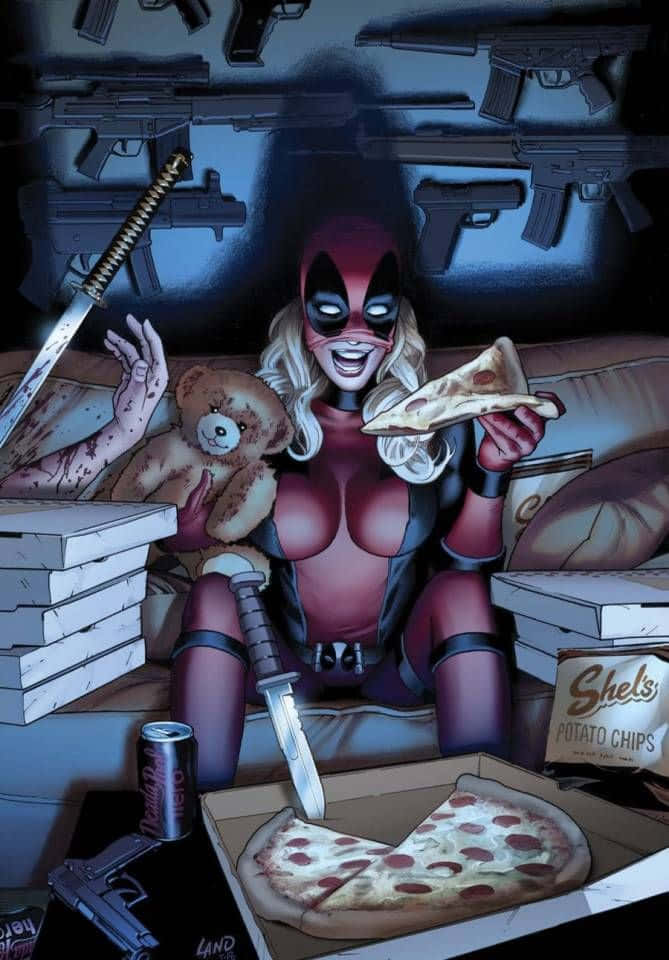 Lady Deadpool 桌布 壁紙 — 一個開心的死侍躺在沙發上，周圍有披薩盒、武器和一隻泰迪熊，風格是黑暗漫畫風格。
