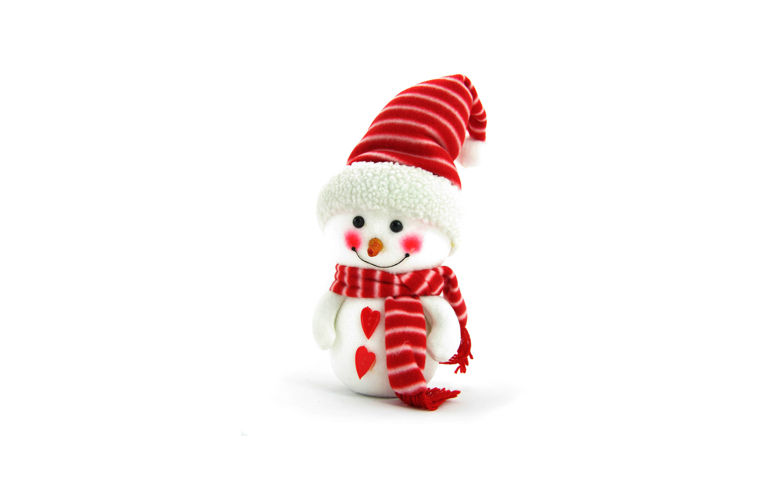 Cute Snow 桌布 壁紙 — 一個開心的毛絨雪人，戴著紅色條紋帽子和有愛心的圍巾，在白色背景上微笑。
