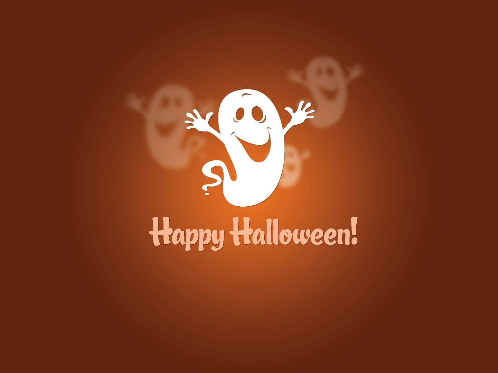 Halloween Laptop 桌布 壁紙 — 一個開心的白色卡通鬼魂舉起手臂微笑，背景是溫暖的橙色漸變，帶有模糊的鬼魂剪影和「Happy Halloween!」文字。