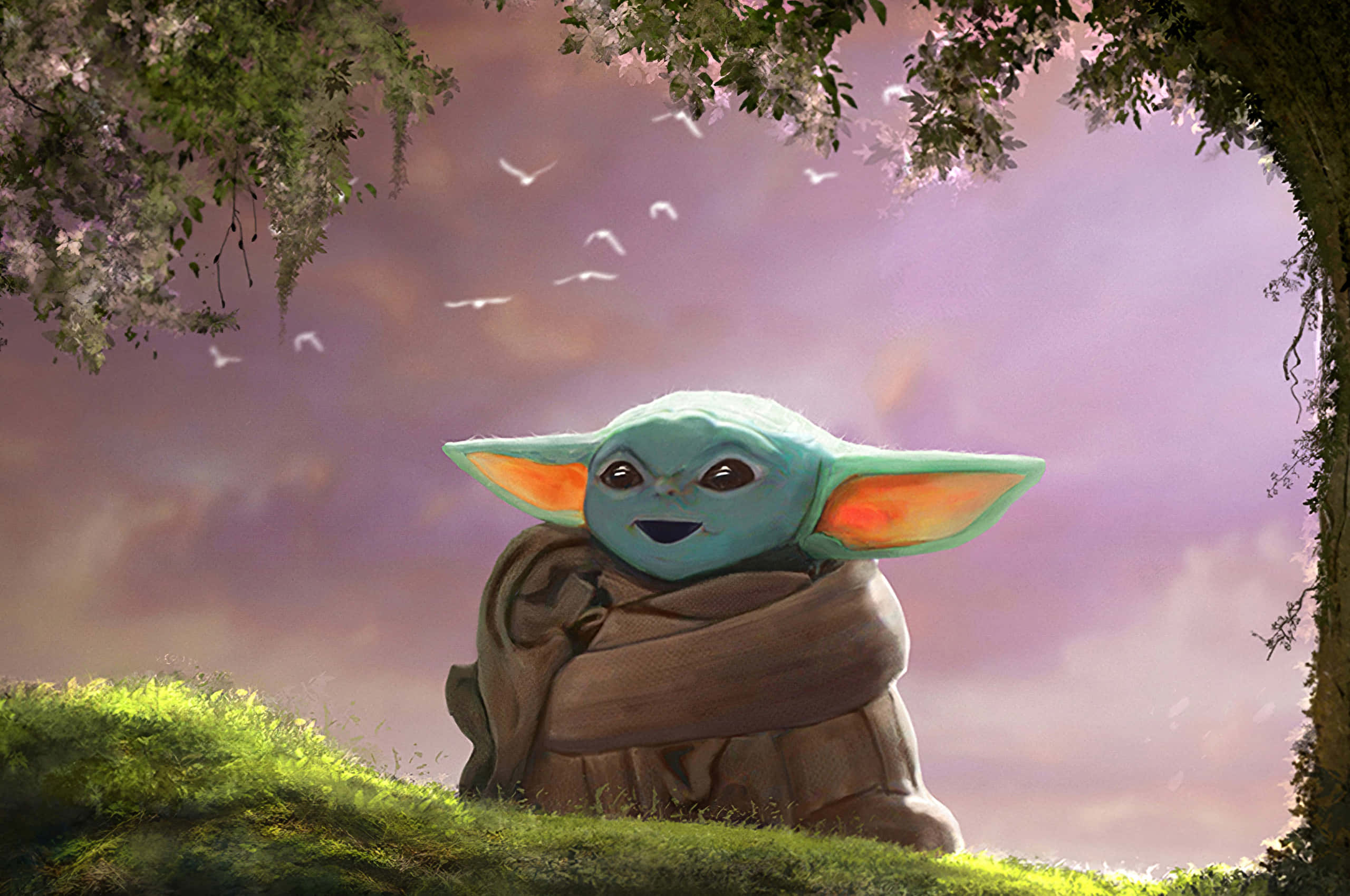 Baby Yoda Aesthetic 桌布 壁紙 — 一個開心的綠色皮膚小尤達坐在草地上，裹著棕色長袍，紫色天空下有鳥兒飛過頭頂。